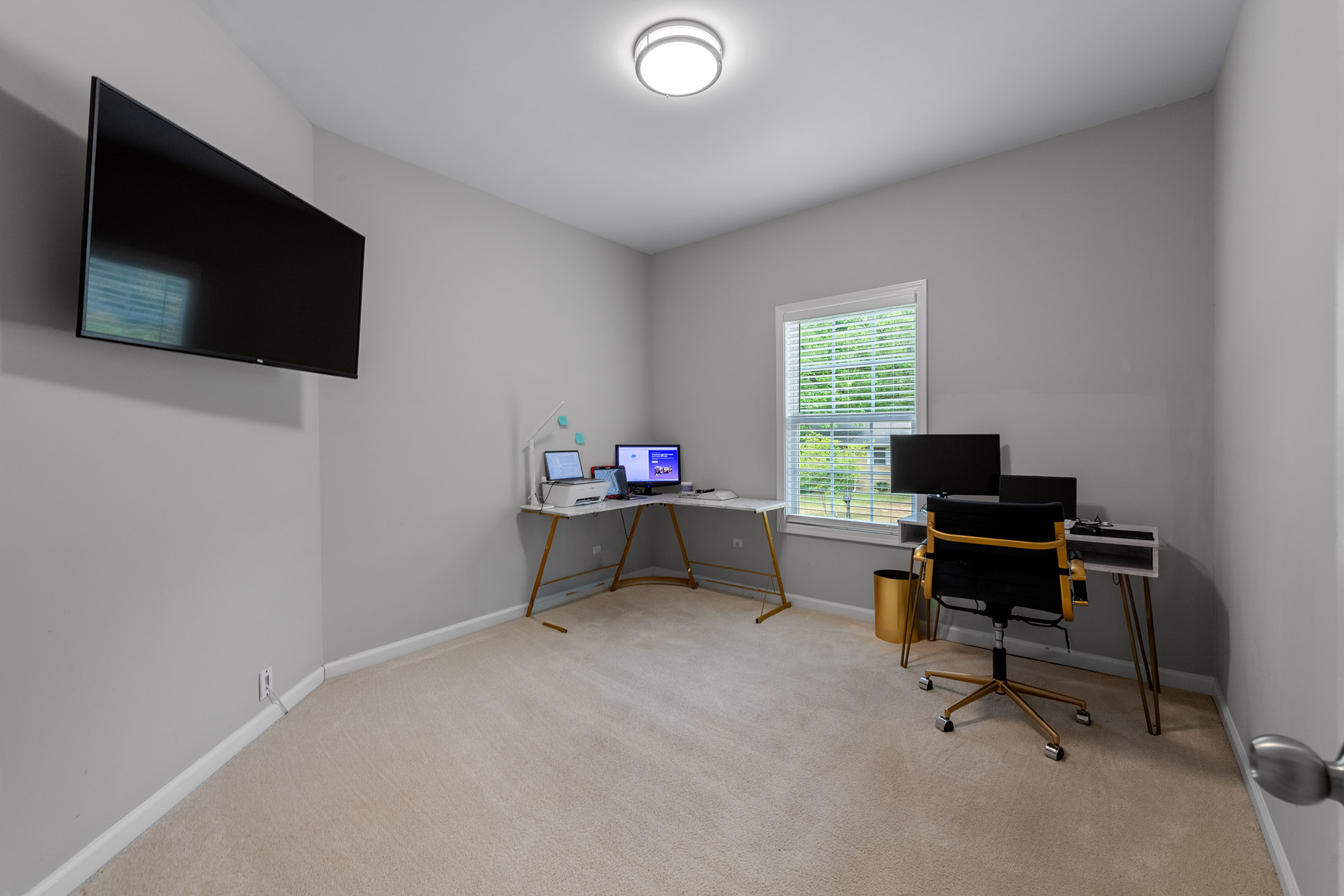  Bright Traditional with Custom Upgrades in Collier Heights - 物件實景
