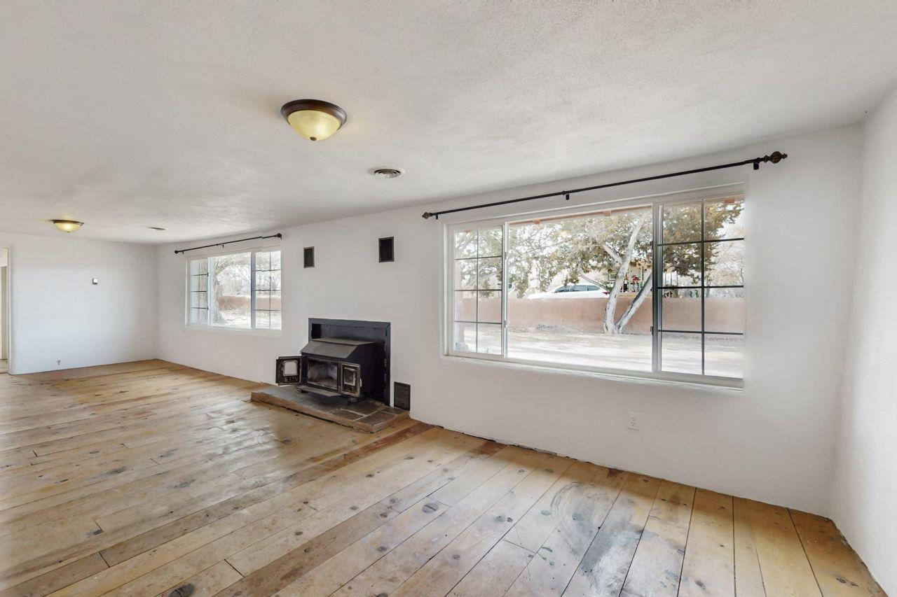 Espanola, New Mexico, 87532, United States, 5 Bedrooms Bedrooms, ,3 BathroomsBathrooms,Residential,For Sale,1762184