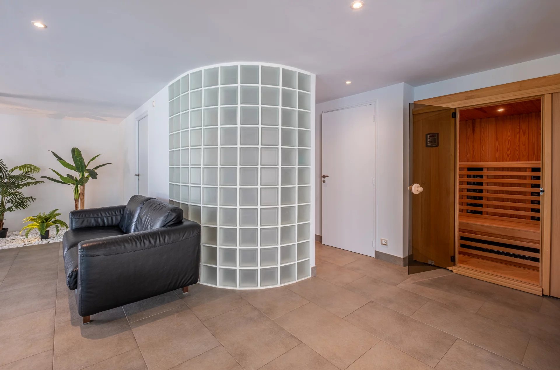Bressuire, New Aquitaine, 79300, FR, 5 Bedrooms Bedrooms, ,6 BathroomsBathrooms,Residential,For Sale,1907709