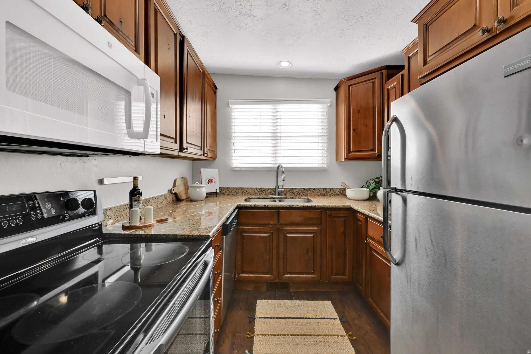 Murray, Utah, 84107, United States, 3 Bedrooms Bedrooms, ,2 BathroomsBathrooms,Residential,For Sale,1999018