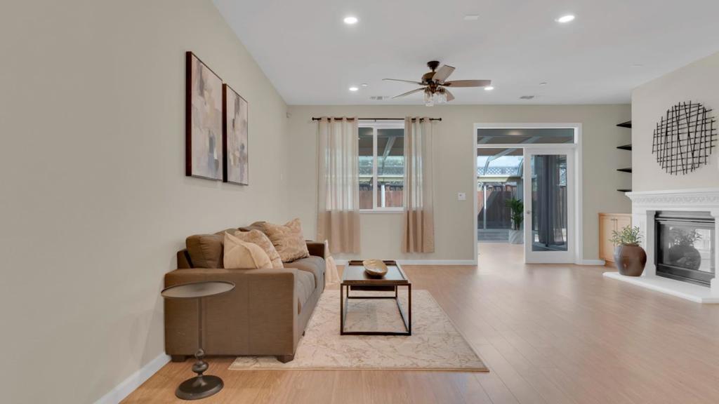 Hollister, California, 95023, United States, 4 Bedrooms Bedrooms, ,2 BathroomsBathrooms,Residential,For Sale,1976476