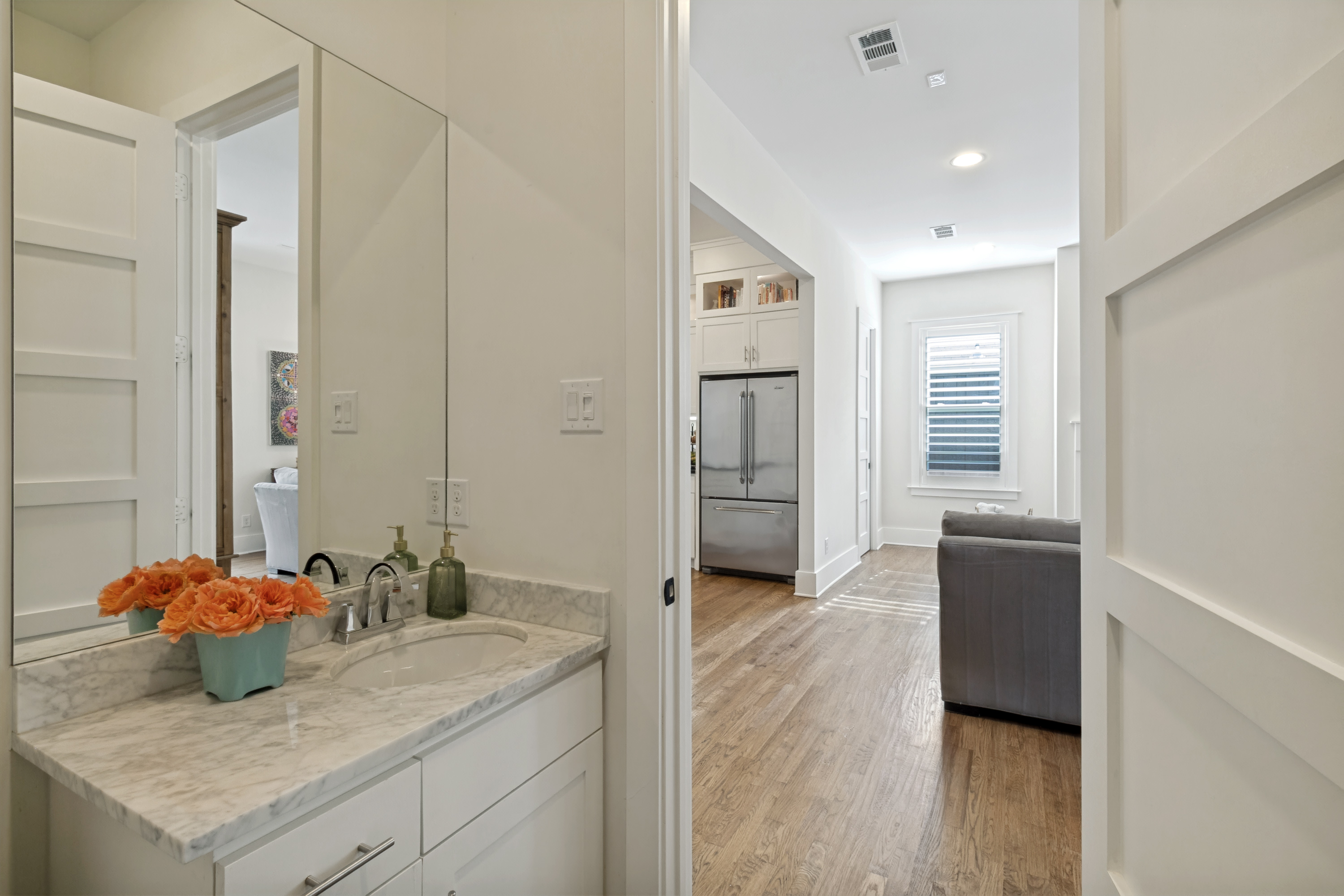  Stylishly Refreshed Craftsman in the Heart of Vickery Place - 物件實景