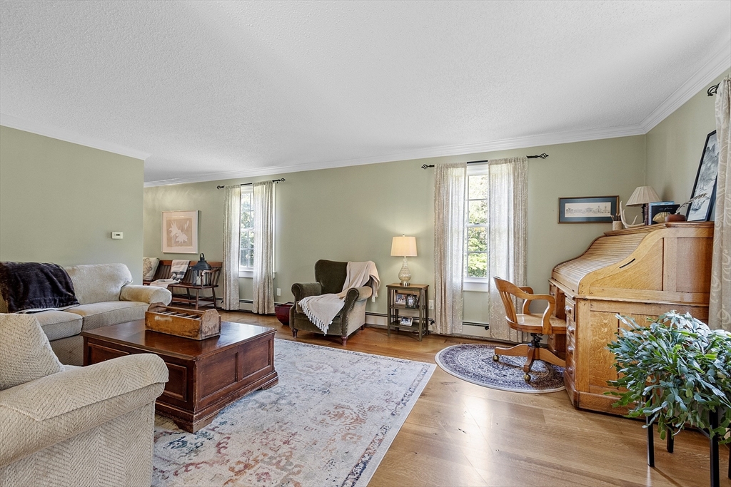 Pepperell, Massachusetts, 01463, United States, 4 Bedrooms Bedrooms, ,3 BathroomsBathrooms,Residential,For Sale,1930074