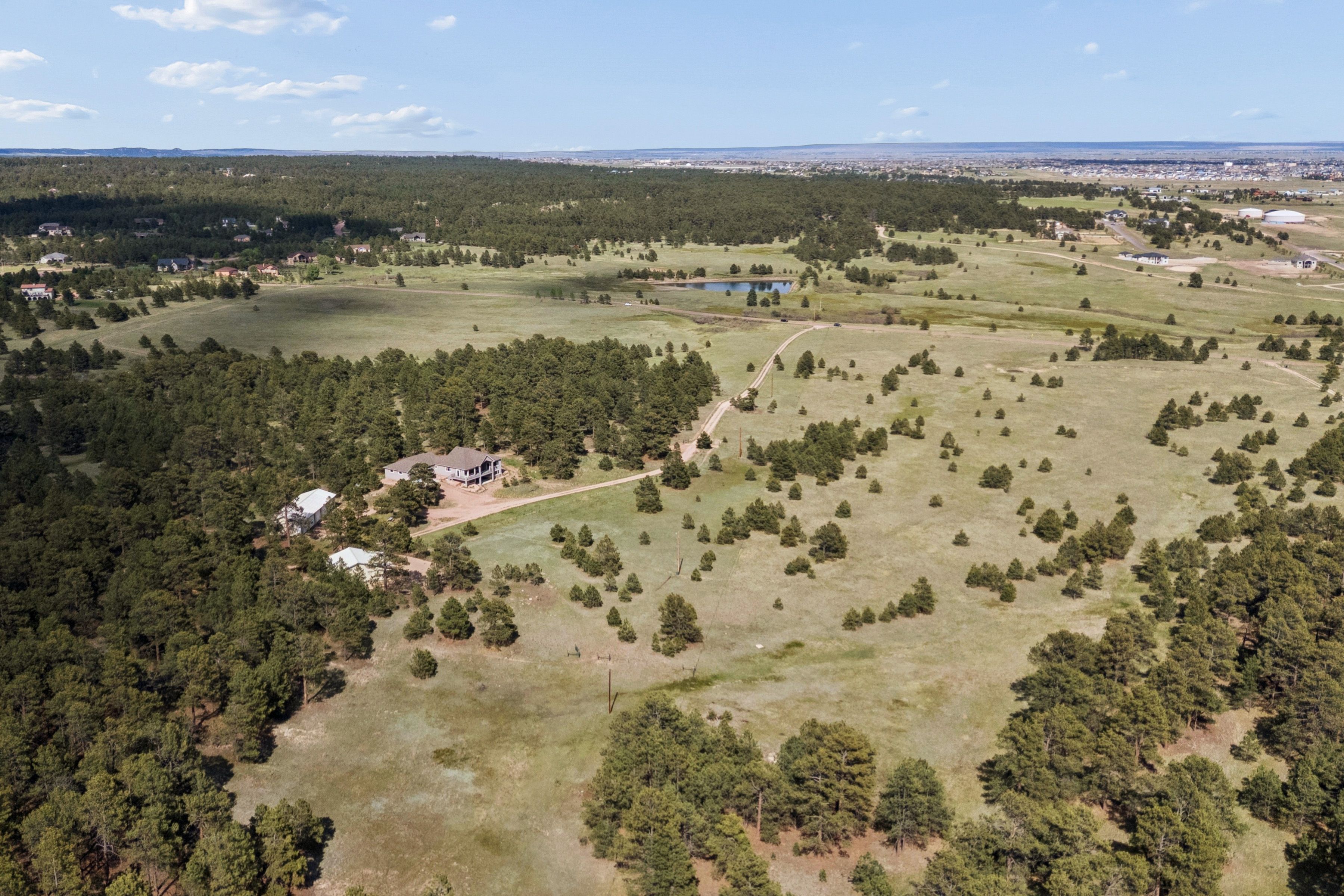  Rare and unique south Black Forest estate nestled on 37 acres - 物件實景