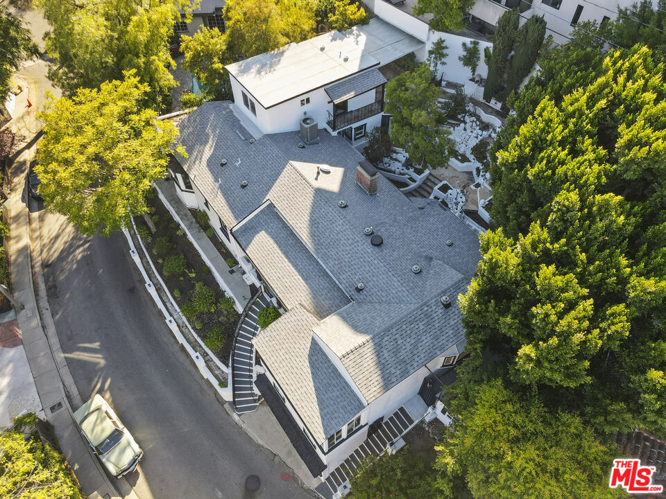 Los Angeles, California, 90068, United States, 5 Bedrooms Bedrooms, ,4 BathroomsBathrooms,Residential,For Sale,1892047