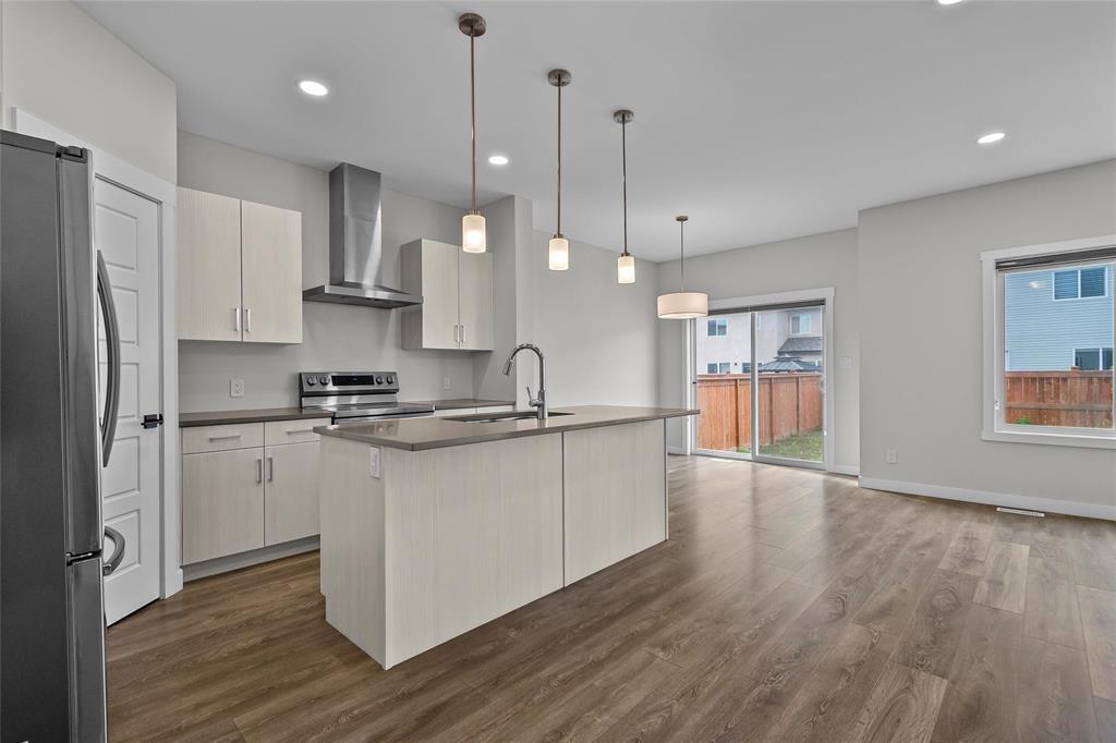 WINNIPEG, Manitoba, R2V 5C8, CA, 3 Bedrooms Bedrooms, ,2 BathroomsBathrooms,Residential,For Sale,1947801