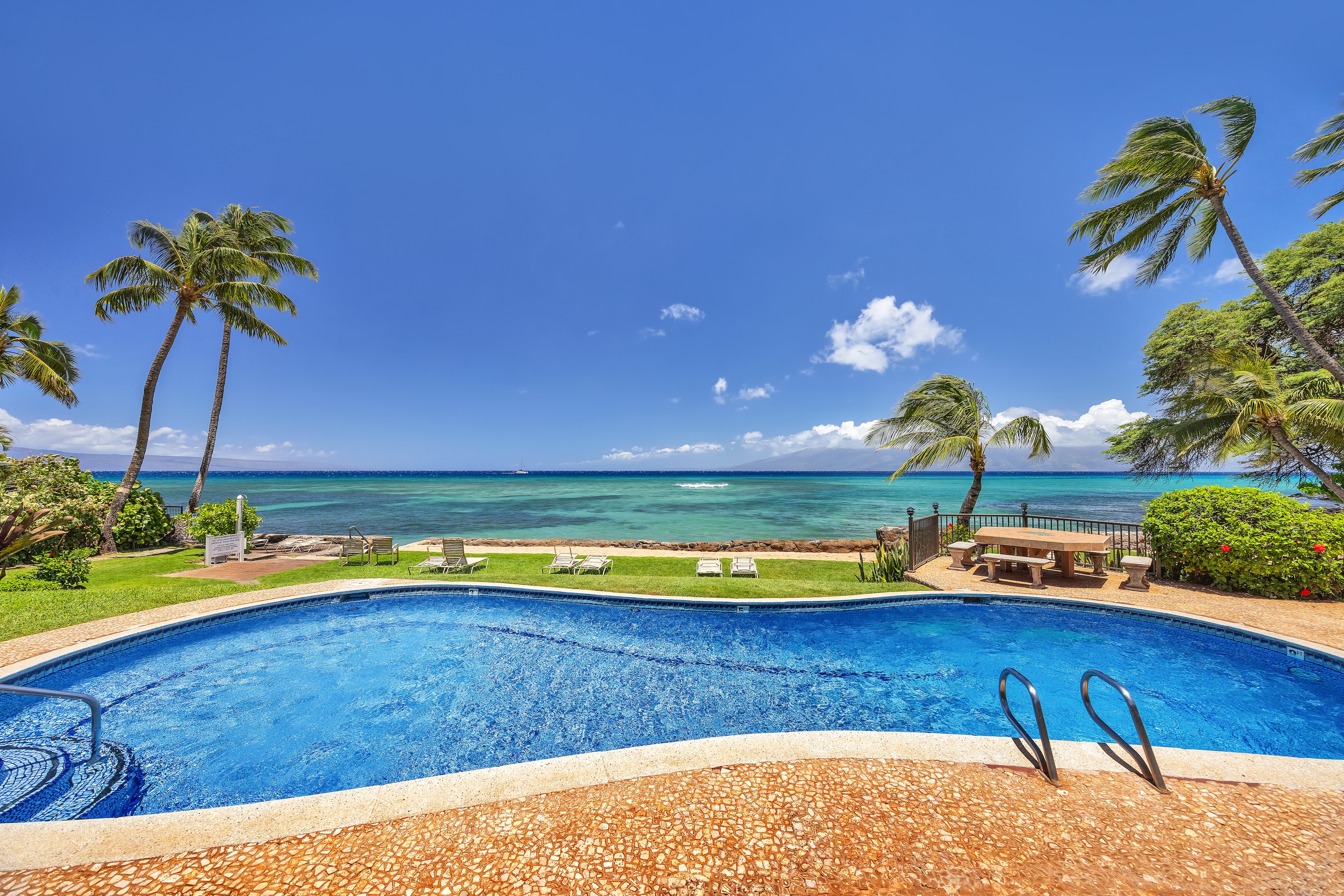  Direct oceanfront, beautiful remodeled 2 bedroom, lanai dining, furnished - 物件實景