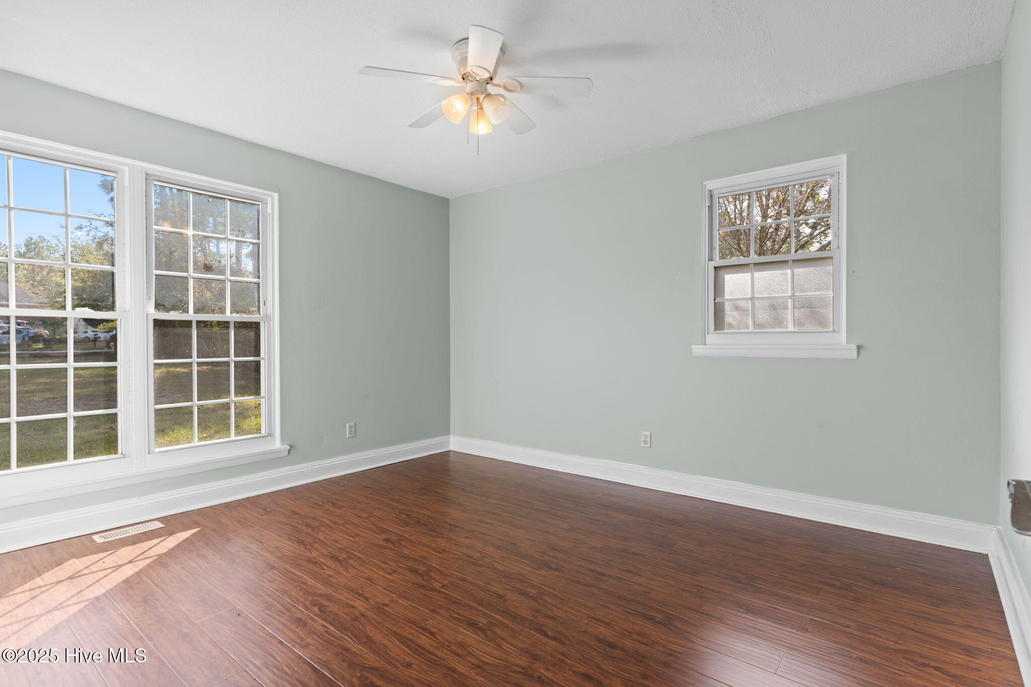 Southport, North Carolina, 28461, United States, 3 Bedrooms Bedrooms, ,2 BathroomsBathrooms,Residential,For Sale,1999197