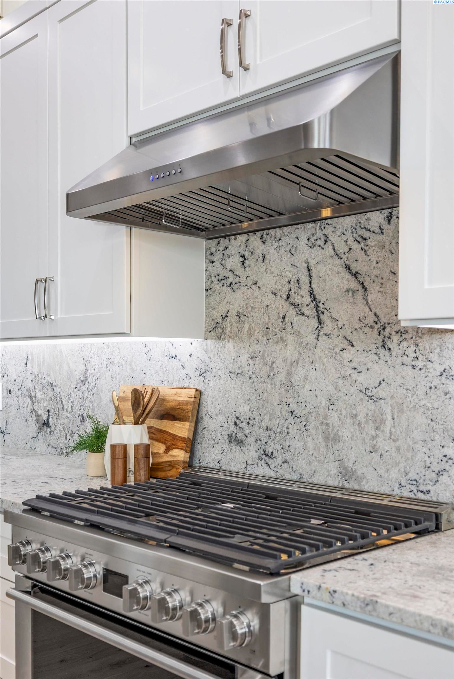 Pasco, Washington, 99301, United States, 4 Bedrooms Bedrooms, ,4 BathroomsBathrooms,Residential,For Sale,1979457