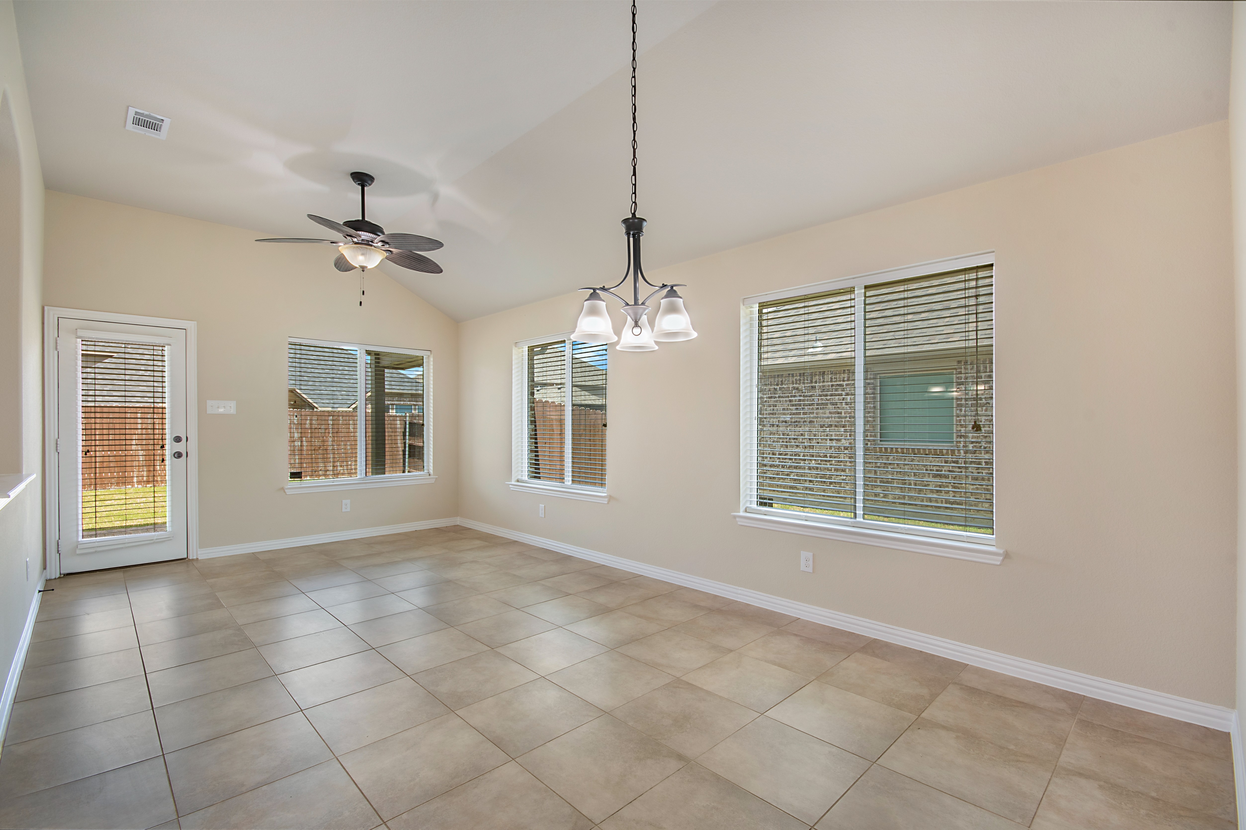  2461 Lakebend Drive, Little Elm, TX, 75068 - 物件實景