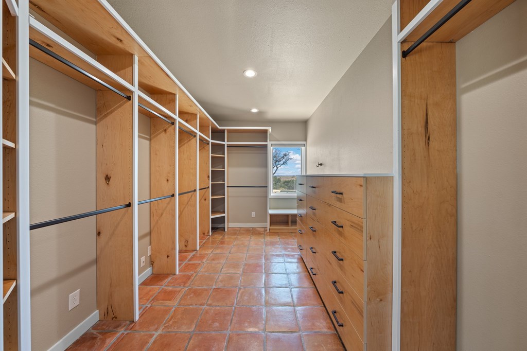 Kerrville, Texas, 78028, United States, 4 Bedrooms Bedrooms, ,5 BathroomsBathrooms,Residential,For Sale,1735504
