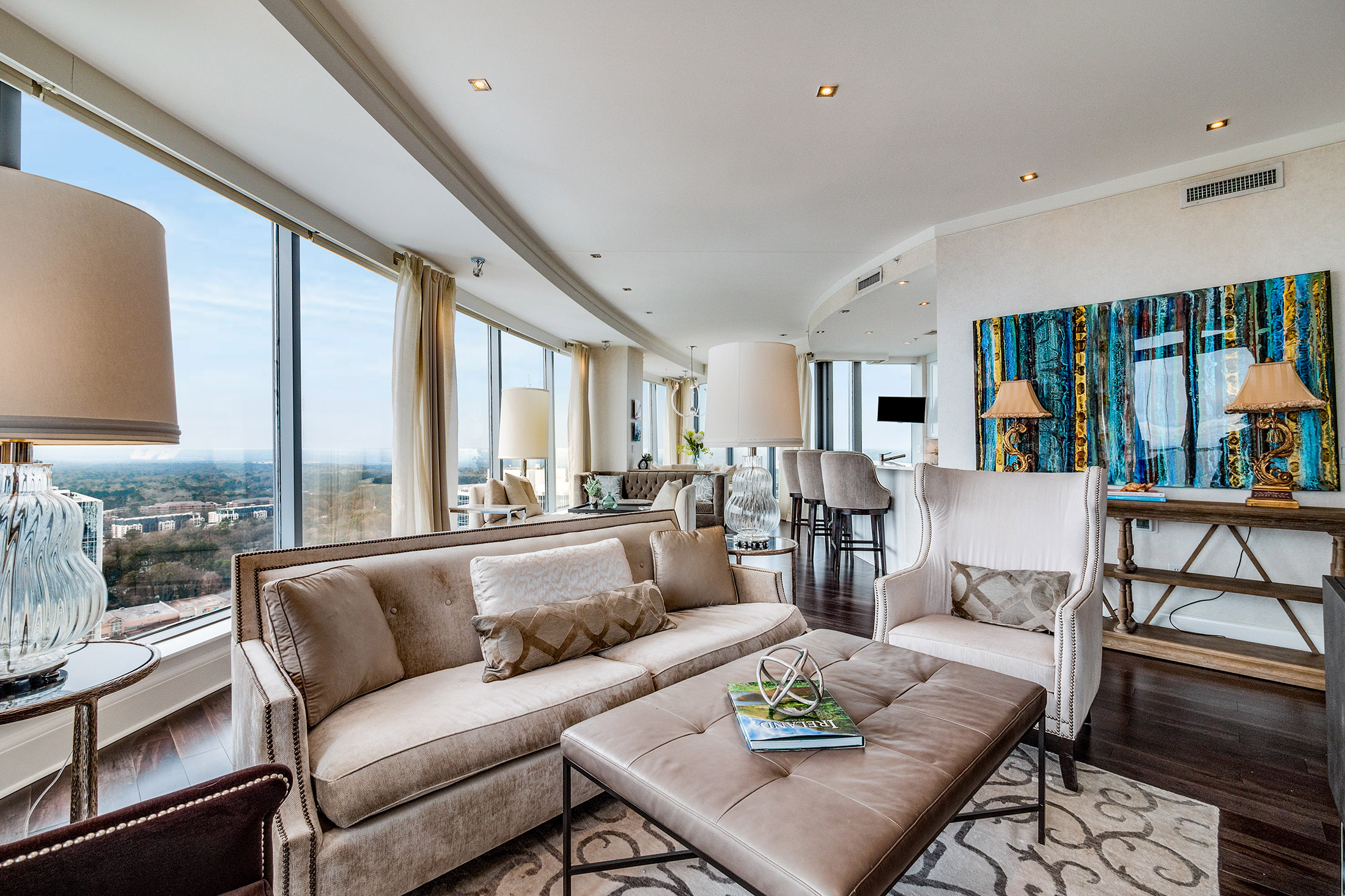  Exceptional Corner Unit with Stunning Skyline Views - 物件實景