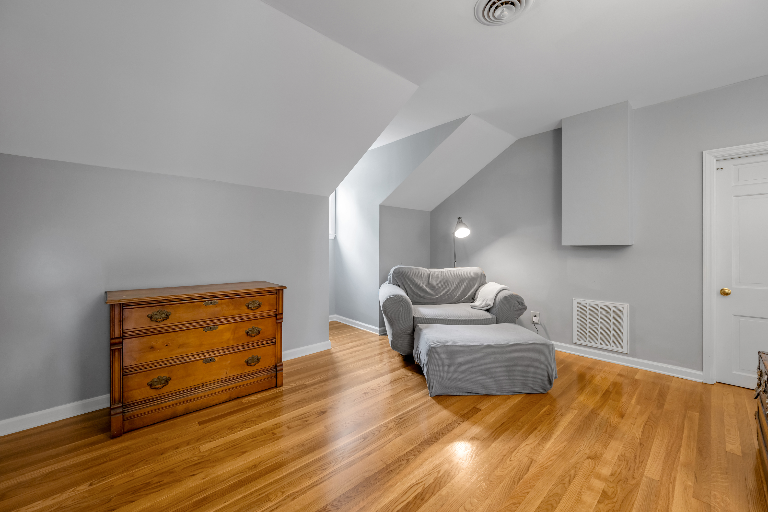  1305 E Cooper Drive - 物件實景