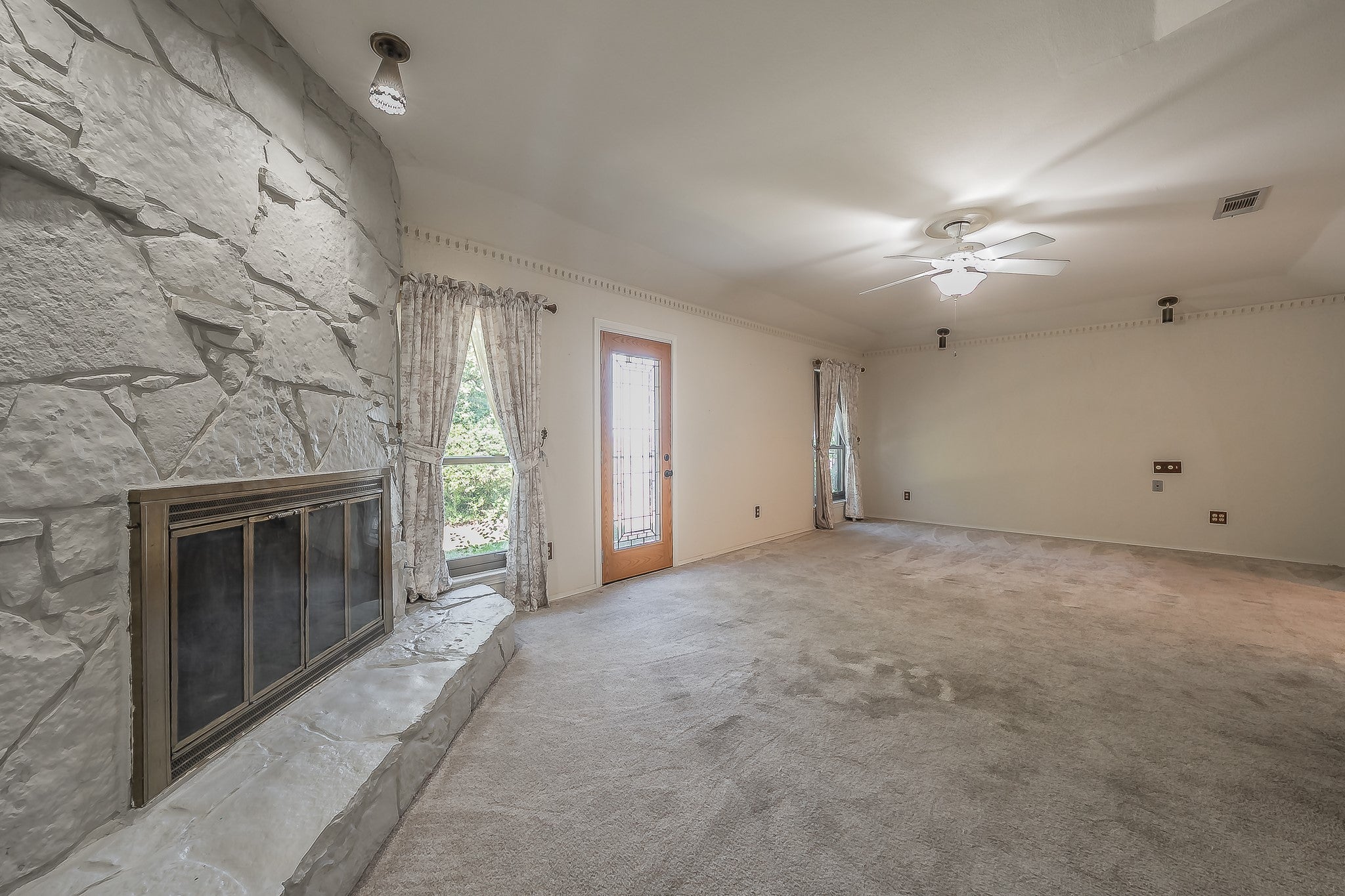 Arlington, Texas, 76012, United States, 3 Bedrooms Bedrooms, ,3 BathroomsBathrooms,Residential,For Sale,1976983