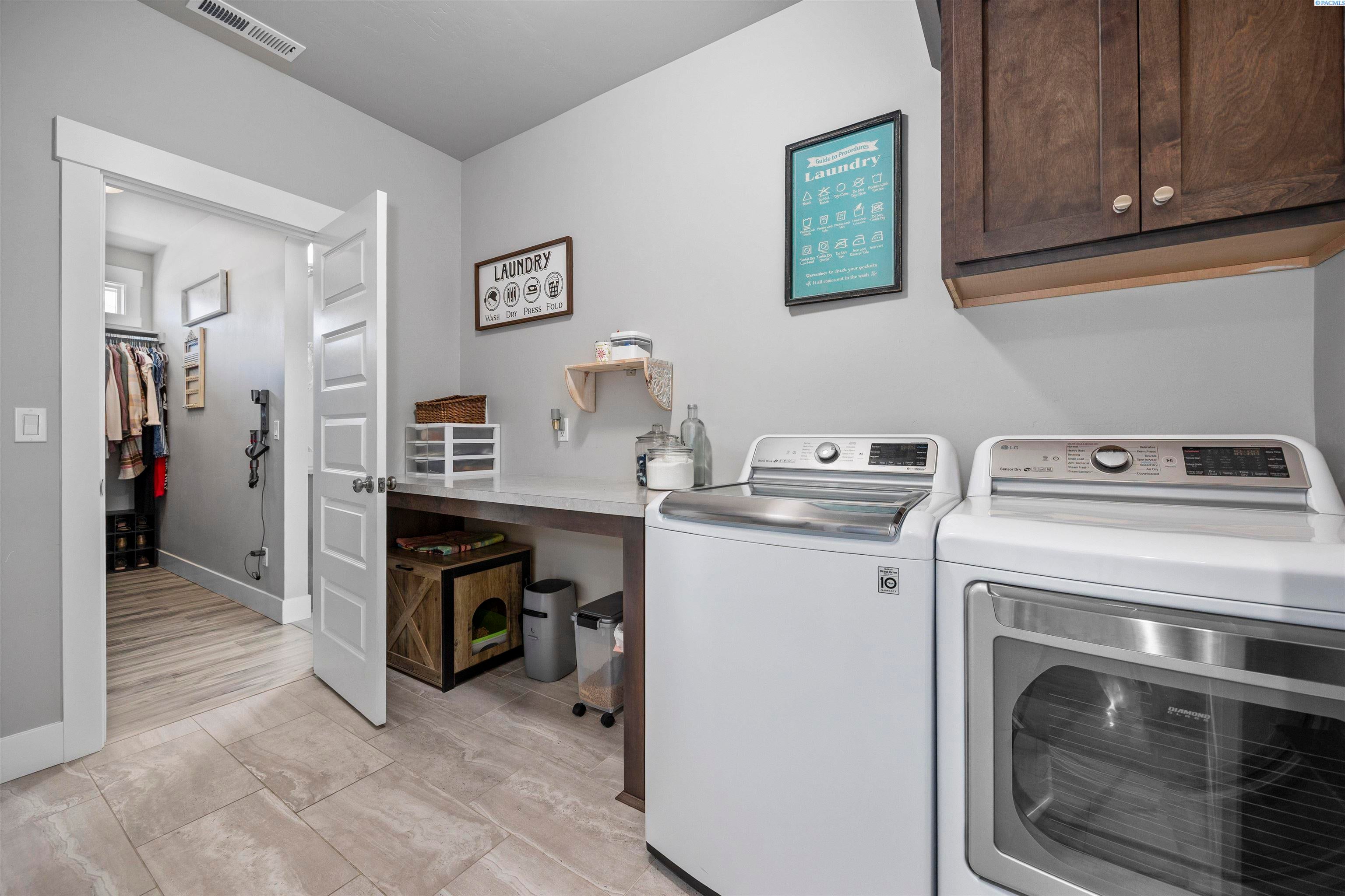 Kennewick, Washington, 99338, United States, 4 Bedrooms Bedrooms, ,3 BathroomsBathrooms,Residential,For Sale,1977201