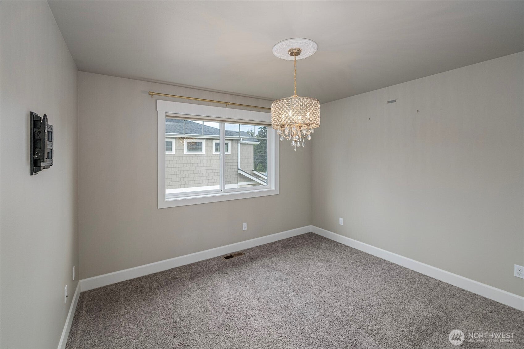 Wenatchee, Washington, 98801, United States, 3 Bedrooms Bedrooms, ,3 BathroomsBathrooms,Residential,For Sale,1998254