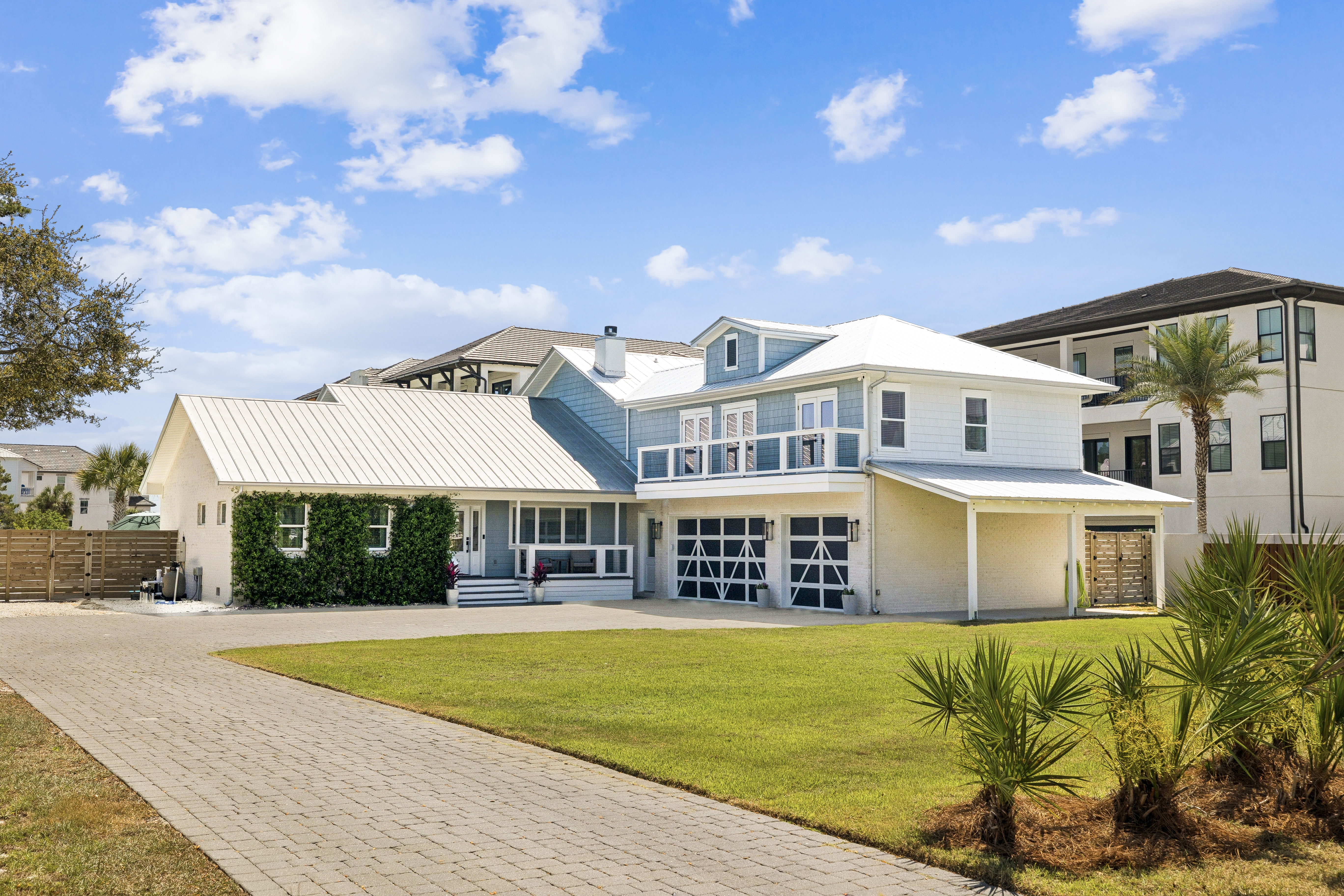  Completely Renovated Home On Half-Acre Lot Near Gulf Place - 物件實景