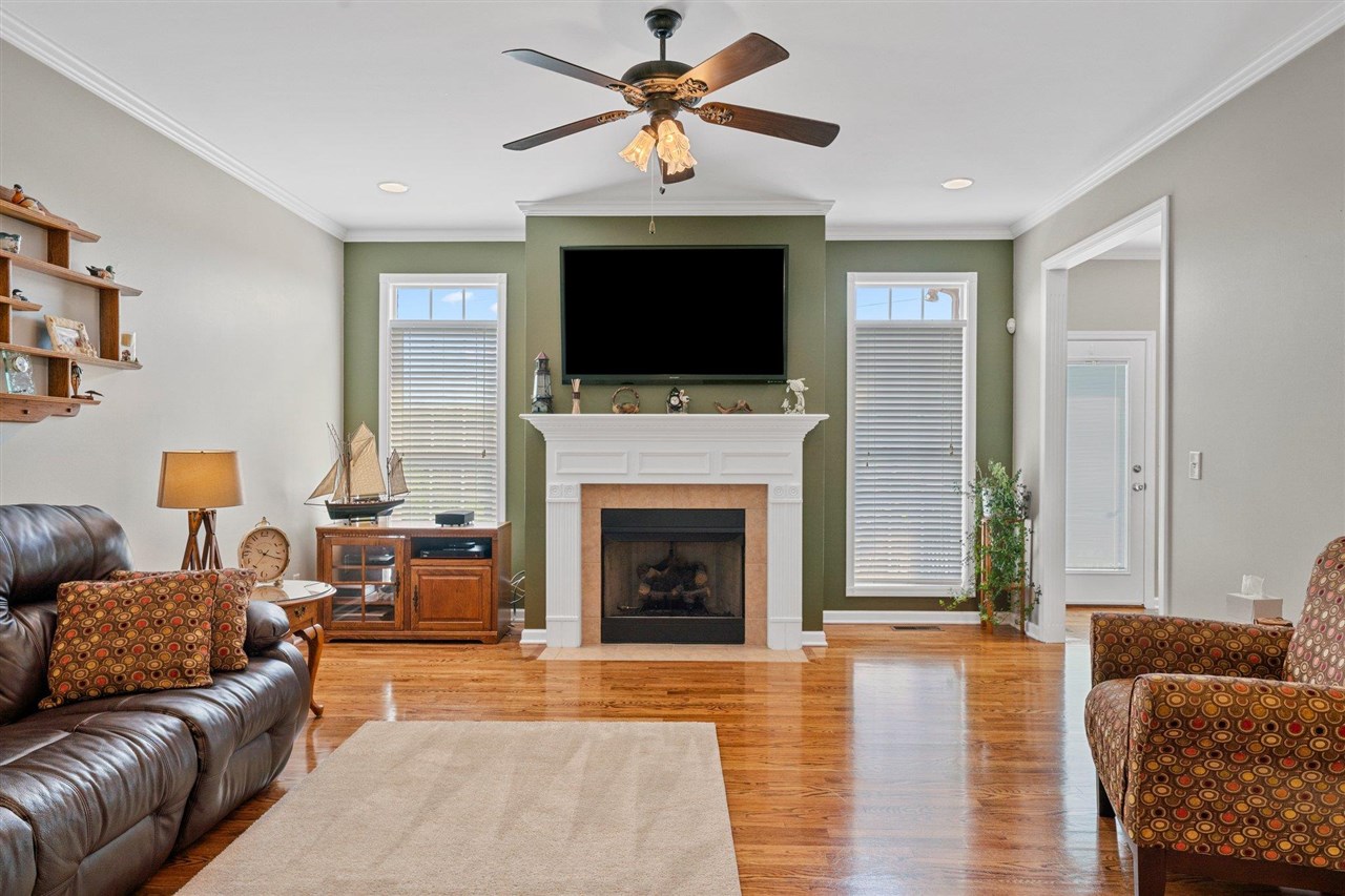 Bowling Green, Kentucky, 42104, United States, 6 Bedrooms Bedrooms, ,4 BathroomsBathrooms,Residential,For Sale,1882789
