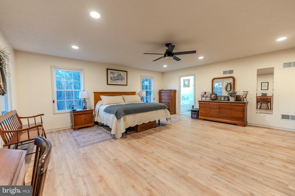 Paw Paw, West Virginia, 25434, United States, 3 Bedrooms Bedrooms, ,3 BathroomsBathrooms,Residential,For Sale,1989238