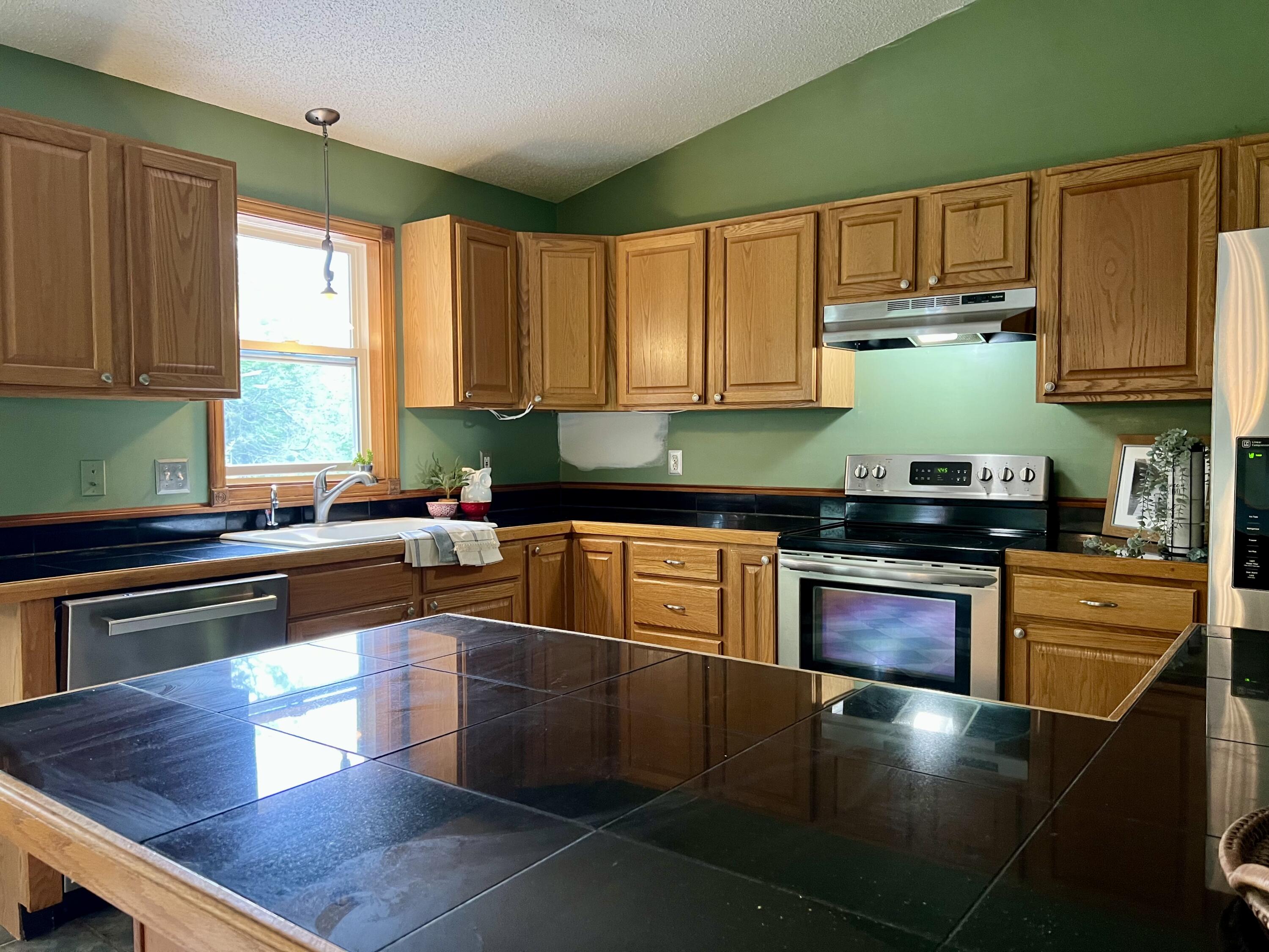 Hope, Maine, 04847, United States, 3 Bedrooms Bedrooms, ,3 BathroomsBathrooms,Residential,For Sale,1938811