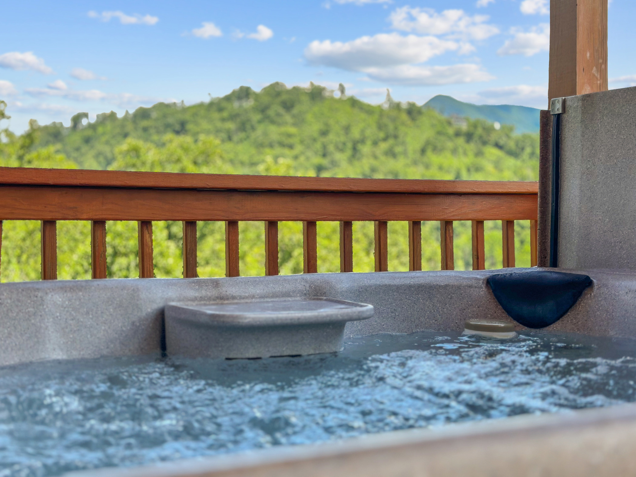 Gatlinburg, Tennessee, 37738, United States, 5 Bedrooms Bedrooms, ,6 BathroomsBathrooms,Residential,For Sale,1914127