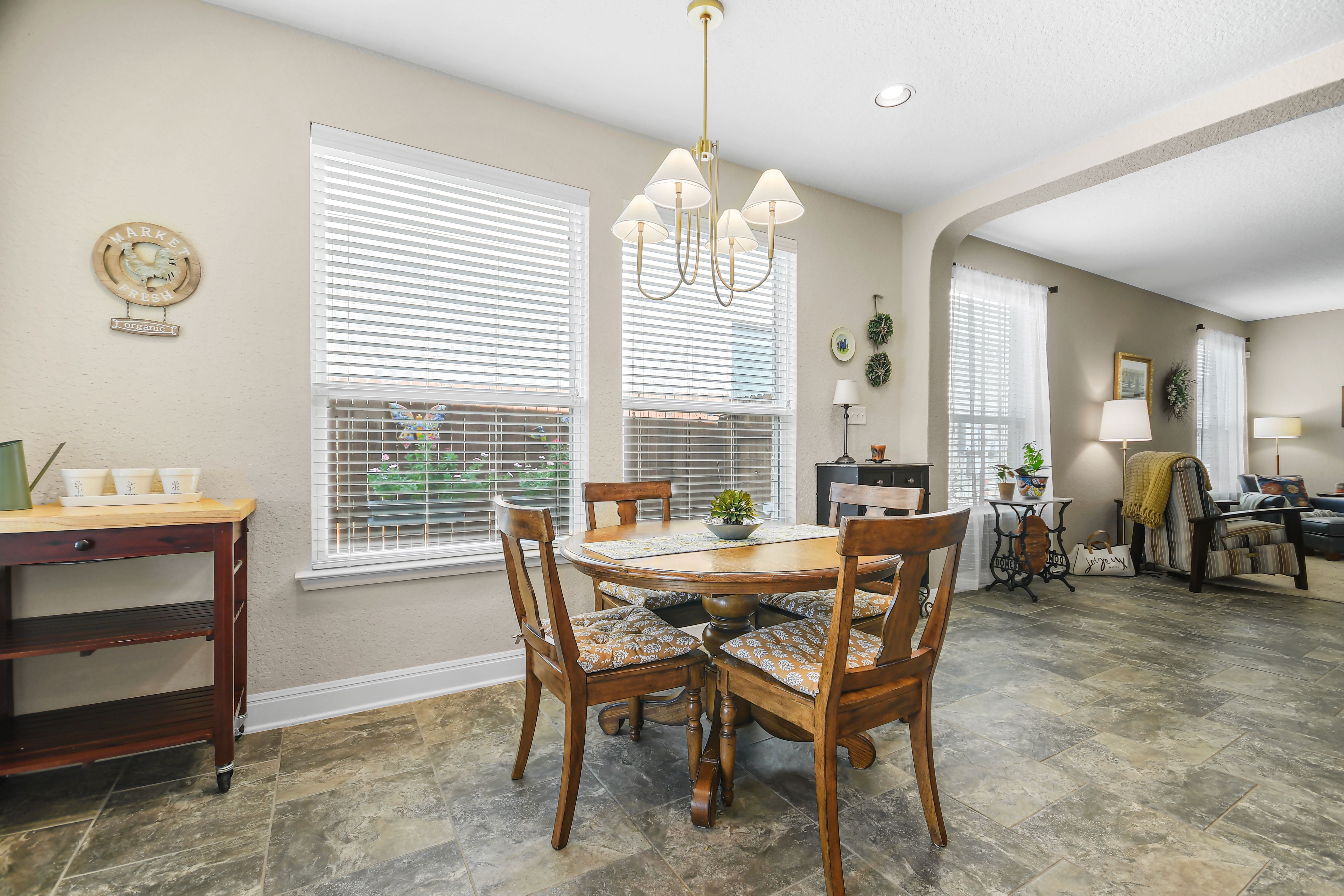  Beautifully Maintained One-Story Retreat in Wortham Oaks - 物件實景
