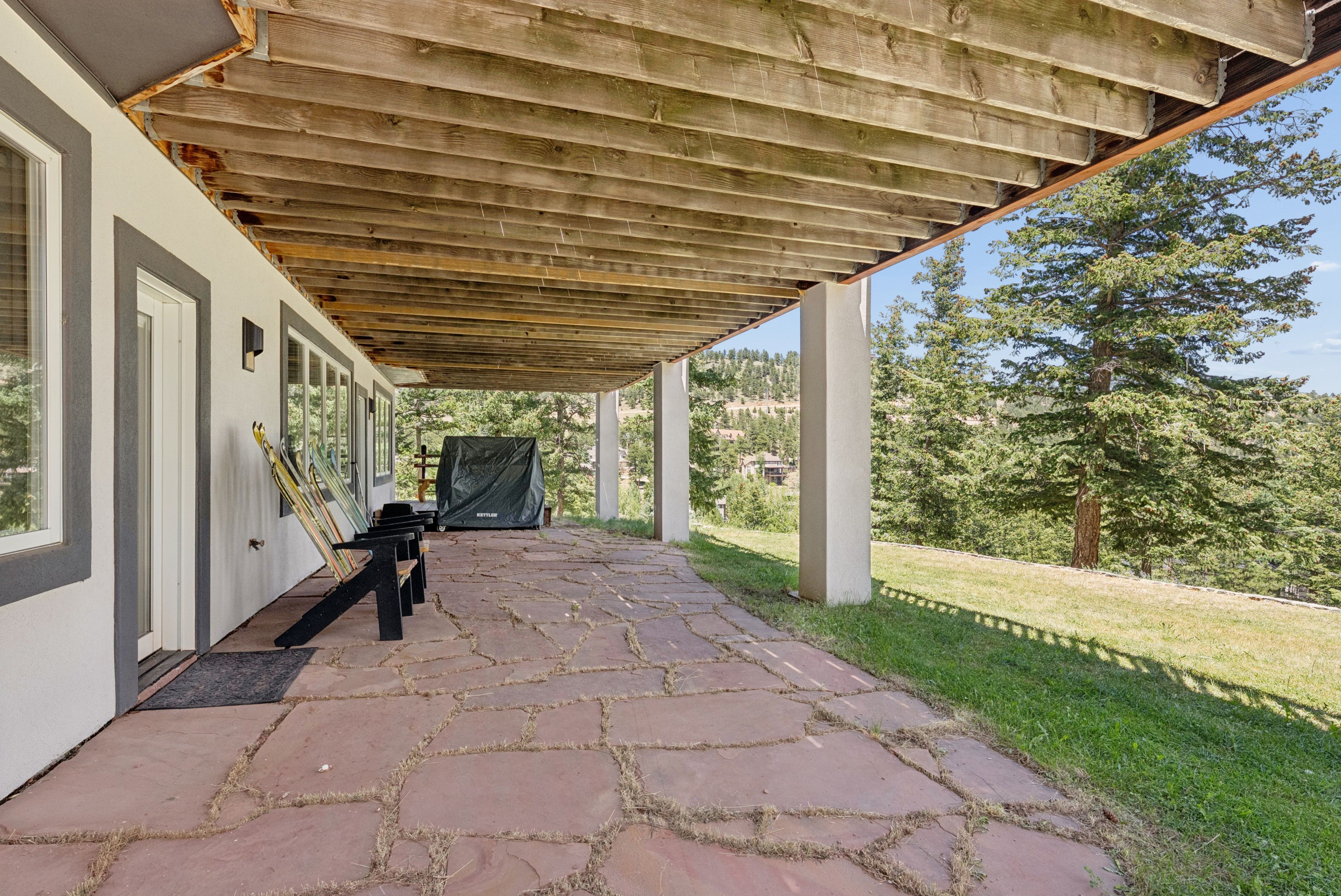  Mountain Contemporary in Highly Desirable Ridge at Hiwan - 物件實景
