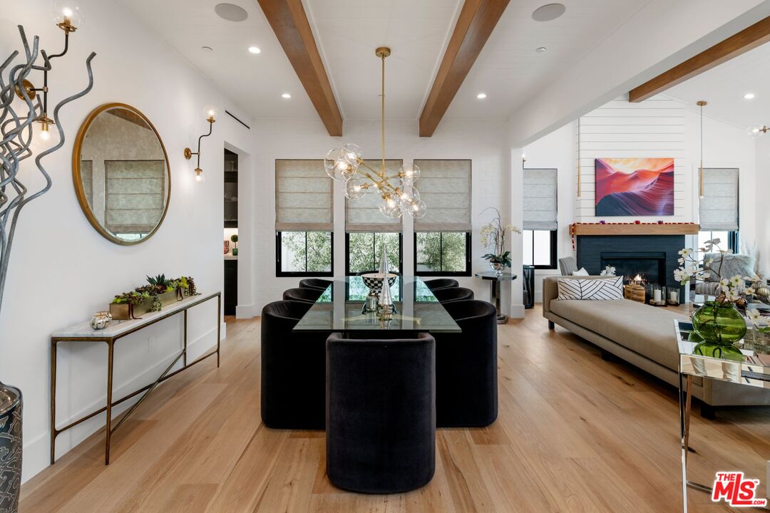 Encino, California, 91436, United States, 6 Bedrooms Bedrooms, ,7 BathroomsBathrooms,Residential,For Sale,1896144