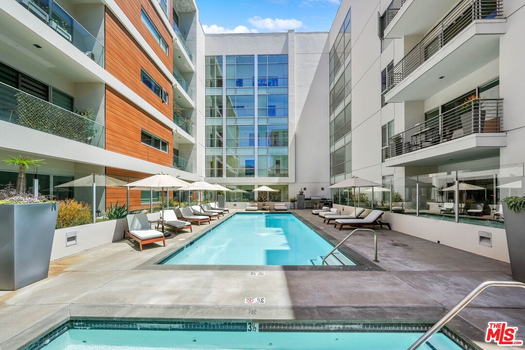 Los Angeles, California, 90028, United States, 3 Bedrooms Bedrooms, ,5 BathroomsBathrooms,Residential,For Sale,1744726