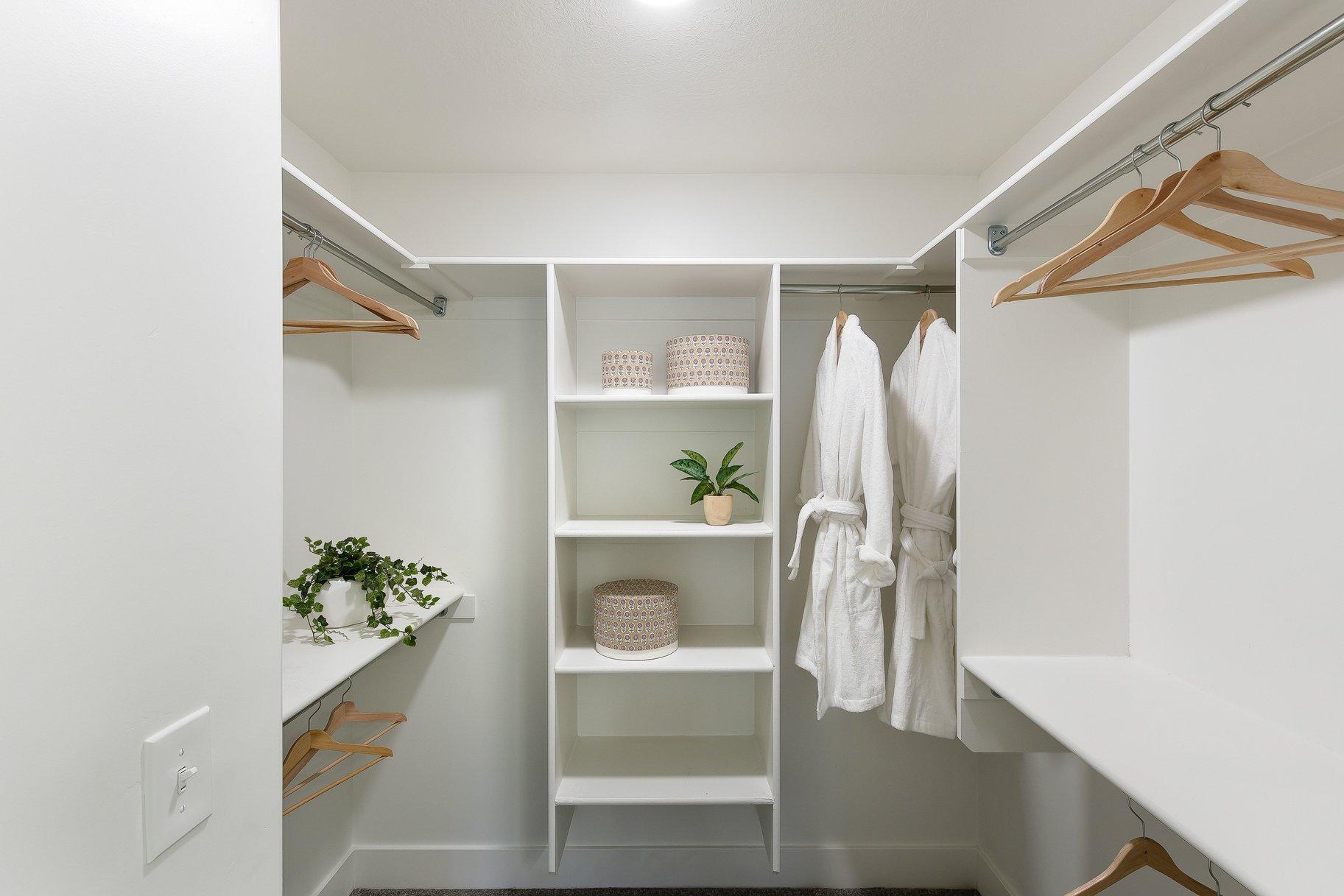  Stylish End-Unit Townhome - 物件實景