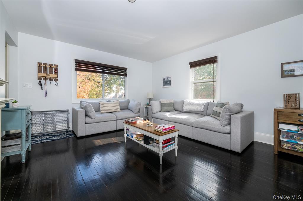 New Rochelle, New York, 10801, United States, 2 Bedrooms Bedrooms, ,1 BathroomBathrooms,Residential,For Sale,1989892