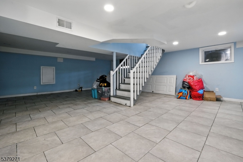 Kenilworth Boro, New Jersey, 07033-2046, United States, 3 Bedrooms Bedrooms, ,3 BathroomsBathrooms,Residential,For Sale,1977476