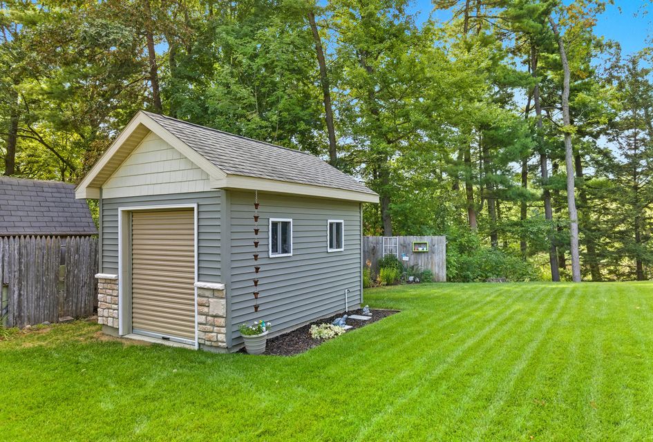 Big Rapids, Michigan, 49307, United States, 3 Bedrooms Bedrooms, ,4 BathroomsBathrooms,Residential,For Sale,1976014