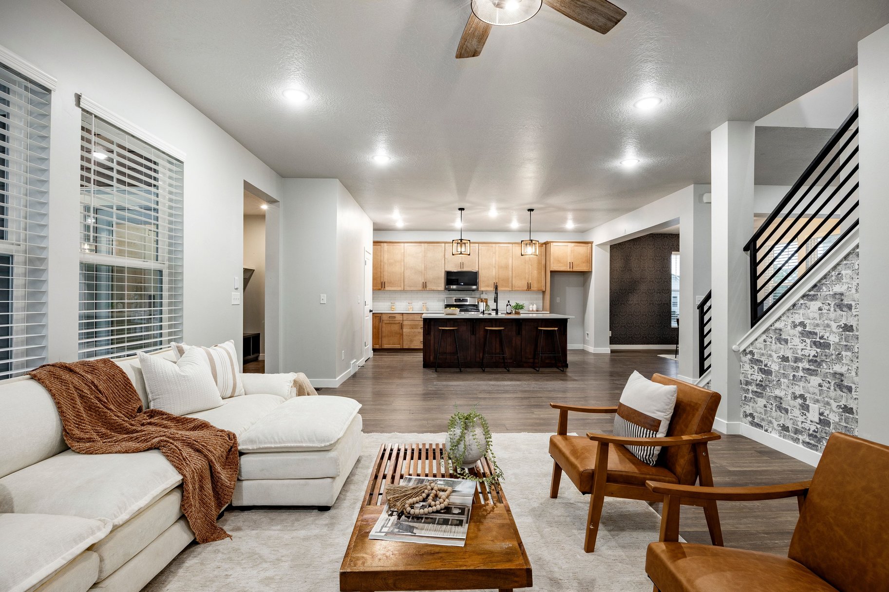  Daybreak Living With A 3-Car Garage - 物件實景
