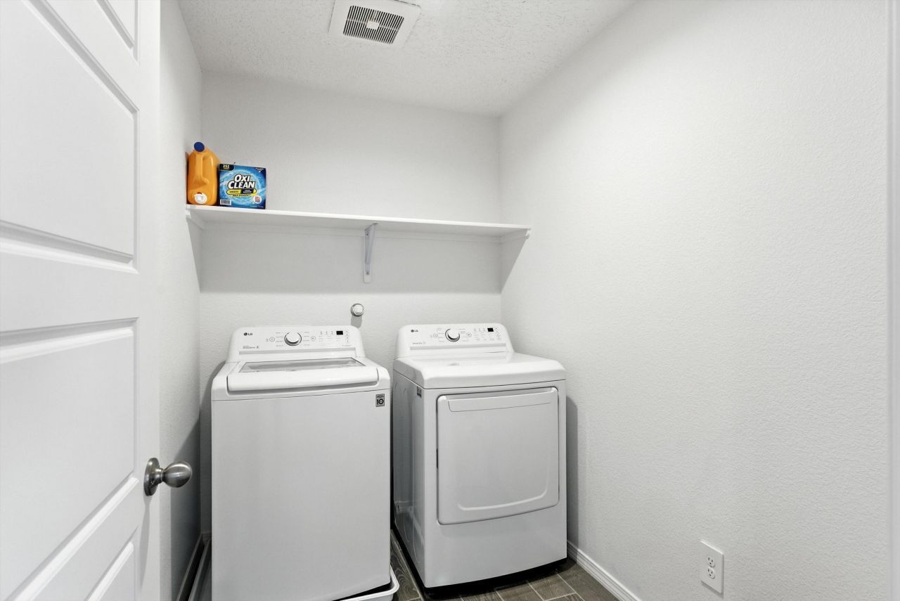 Rio Rancho, New Mexico, 87124, United States, 4 Bedrooms Bedrooms, ,3 BathroomsBathrooms,Residential,For Sale,1868349