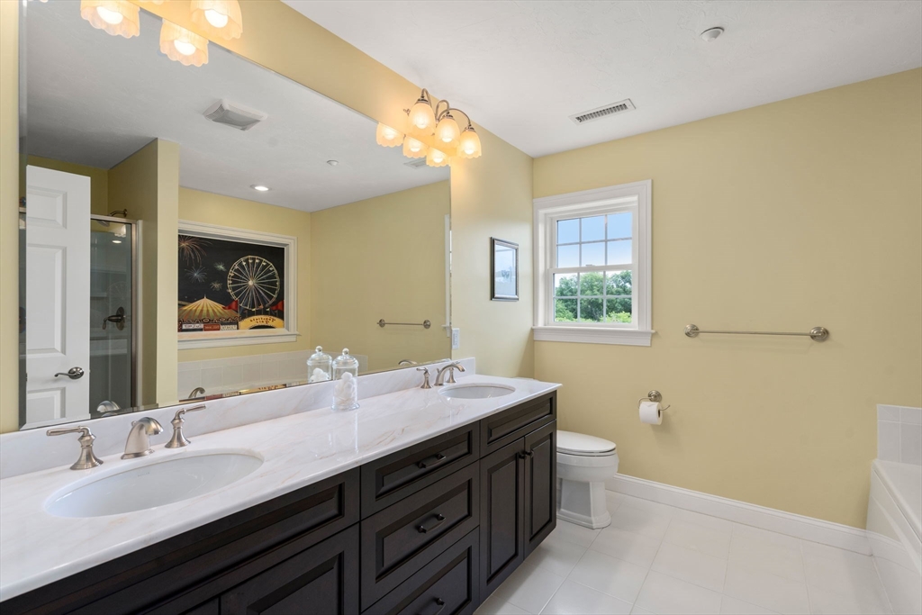 Topsfield, Massachusetts, 01983, United States, 3 Bedrooms Bedrooms, ,4 BathroomsBathrooms,Residential,For Sale,1919472