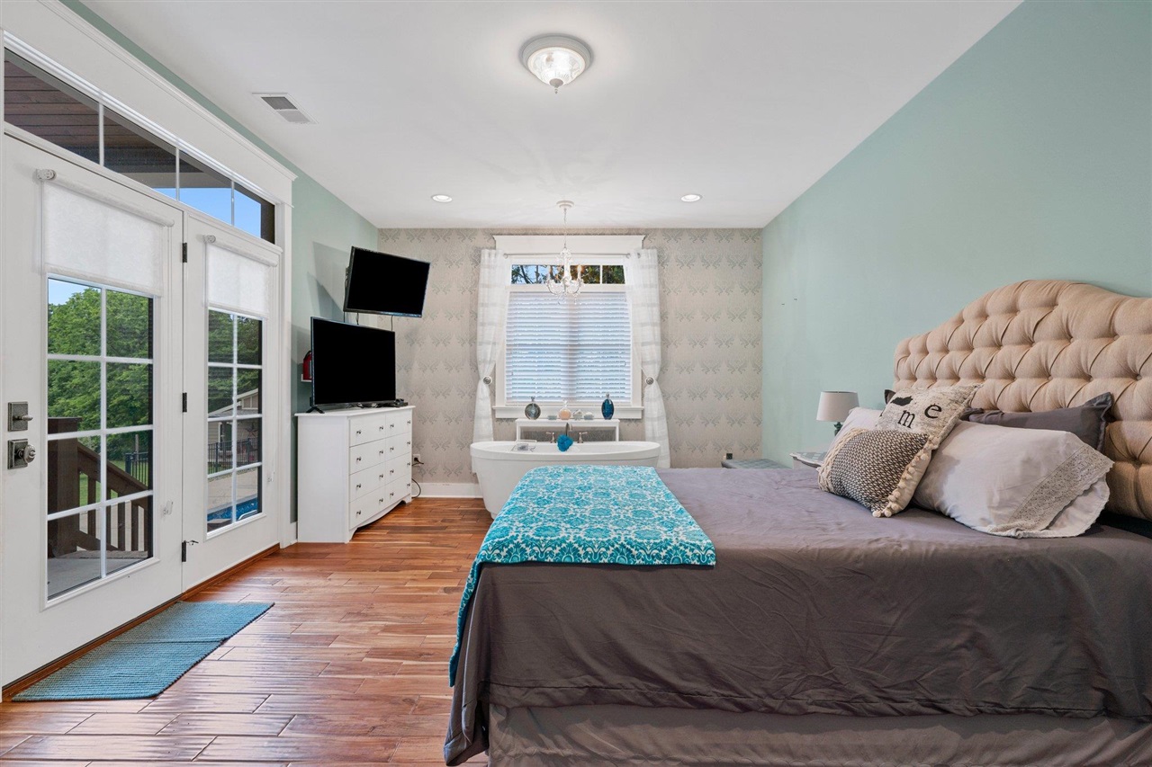 Franklin, Kentucky, 42134, United States, 6 Bedrooms Bedrooms, ,3 BathroomsBathrooms,Residential,For Sale,2002966