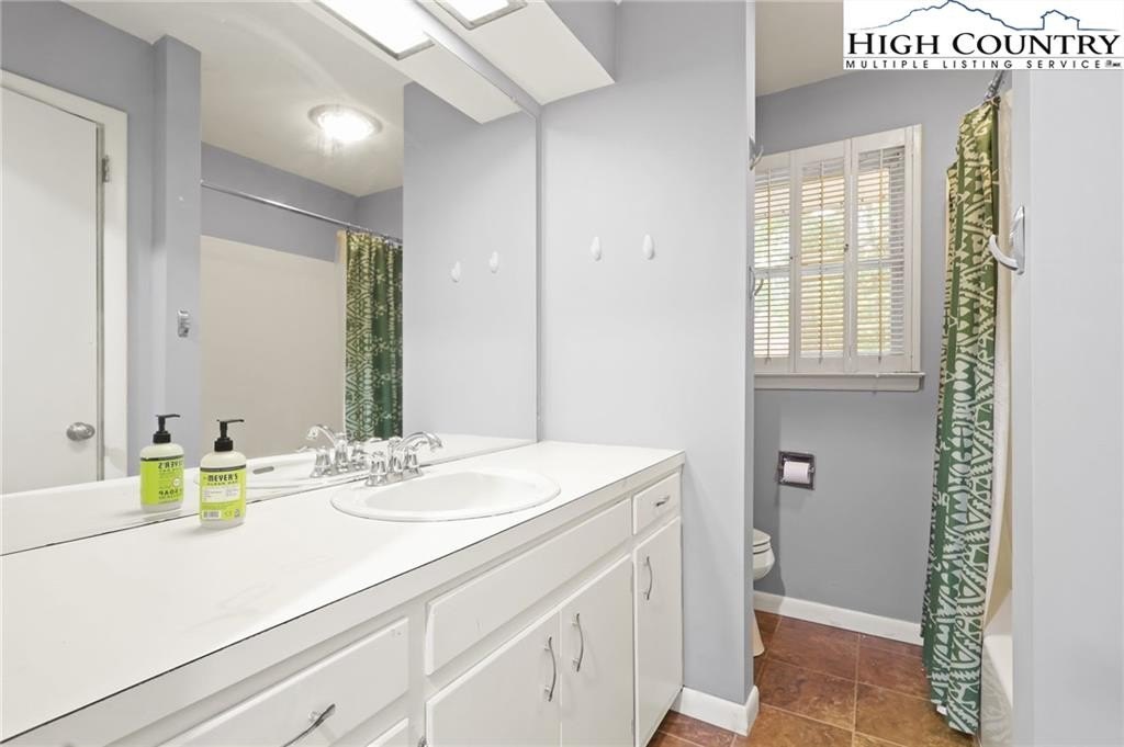 Boone, North Carolina, 28607, United States, 3 Bedrooms Bedrooms, ,3 BathroomsBathrooms,Residential,For Sale,1974866