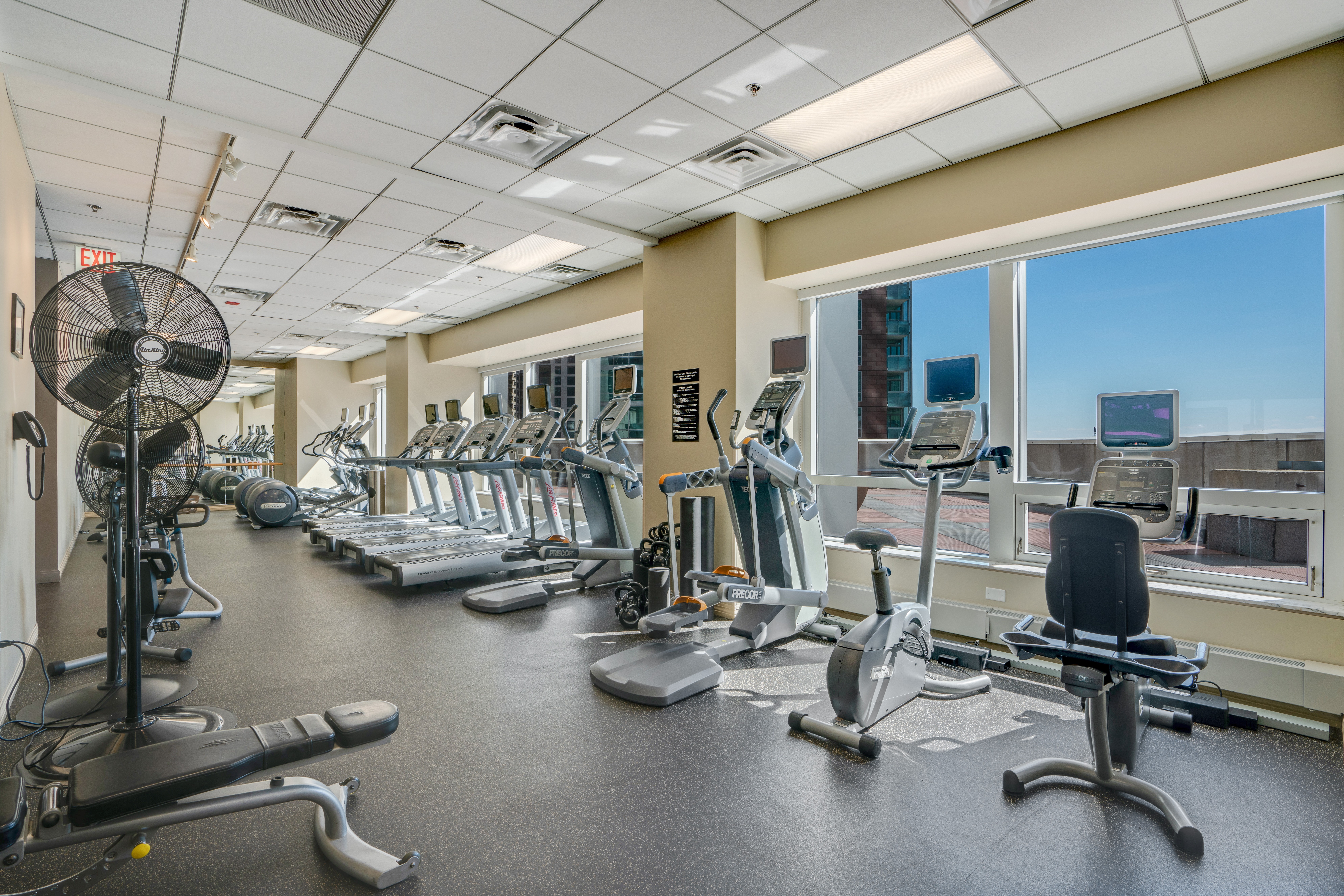  Great Large Studio with Northeast Views of Lake Michigan and Bennett Park - 物件實景