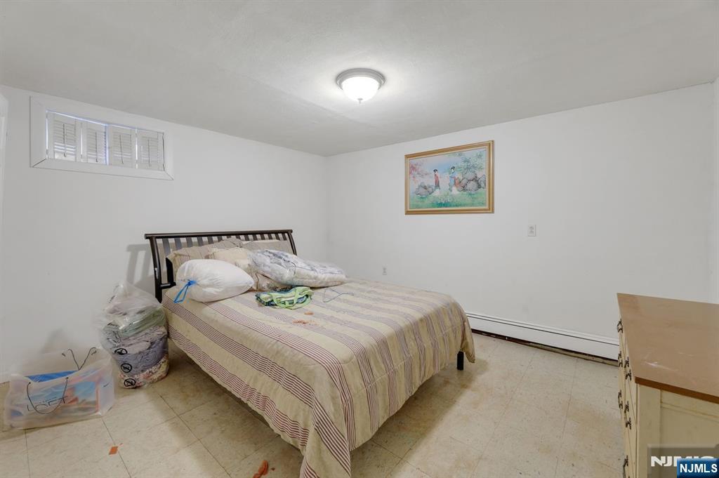 Oakland, New Jersey, 07436, United States, 2 Bedrooms Bedrooms, ,2 BathroomsBathrooms,Residential,For Sale,1988173