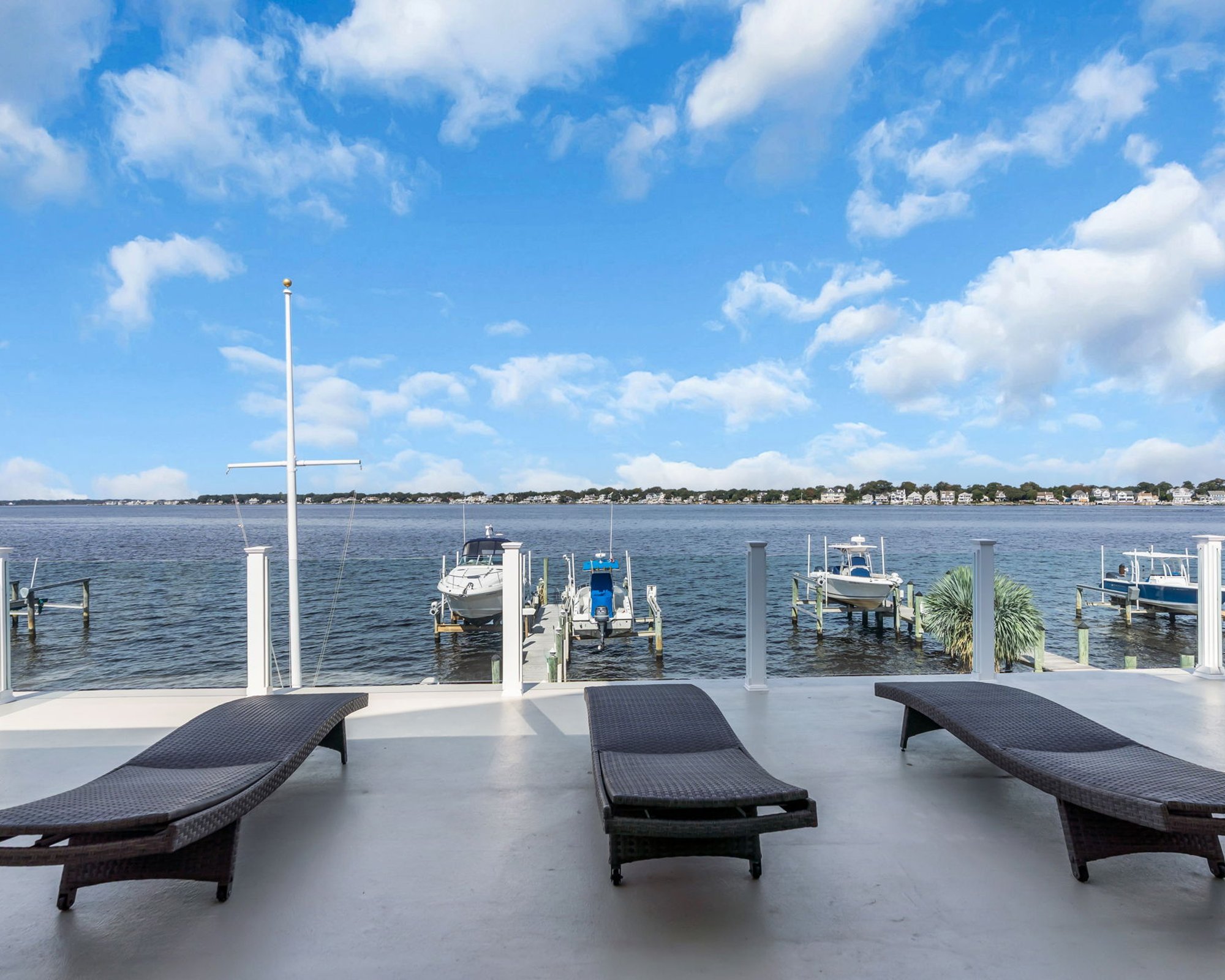  Finely Crafted Riverfront Luxury in Sandy Point - 物件實景