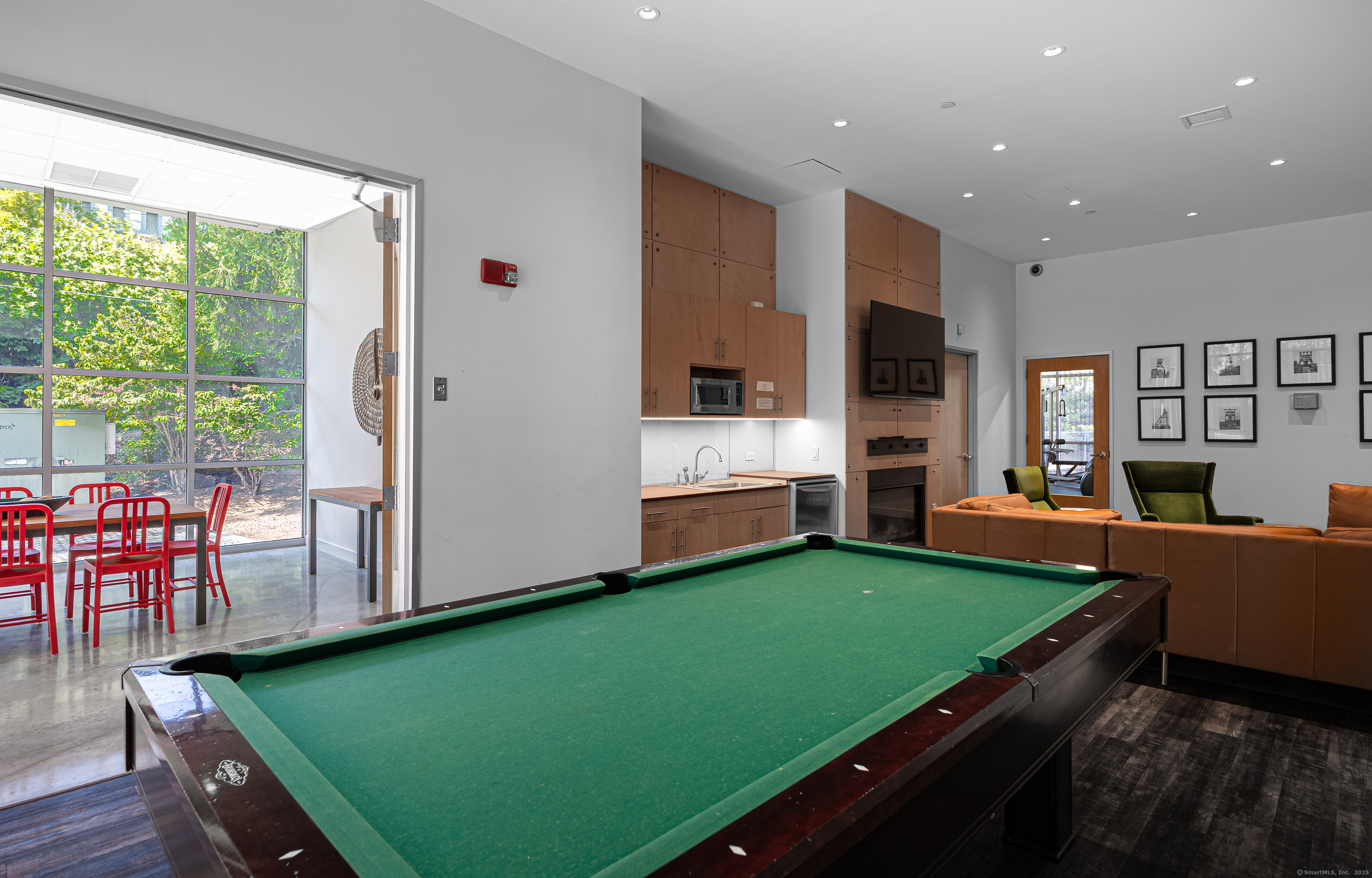 Norwalk, Connecticut, 06854, United States, 3 Bedrooms Bedrooms, ,3 BathroomsBathrooms,Residential,For Sale,1987967