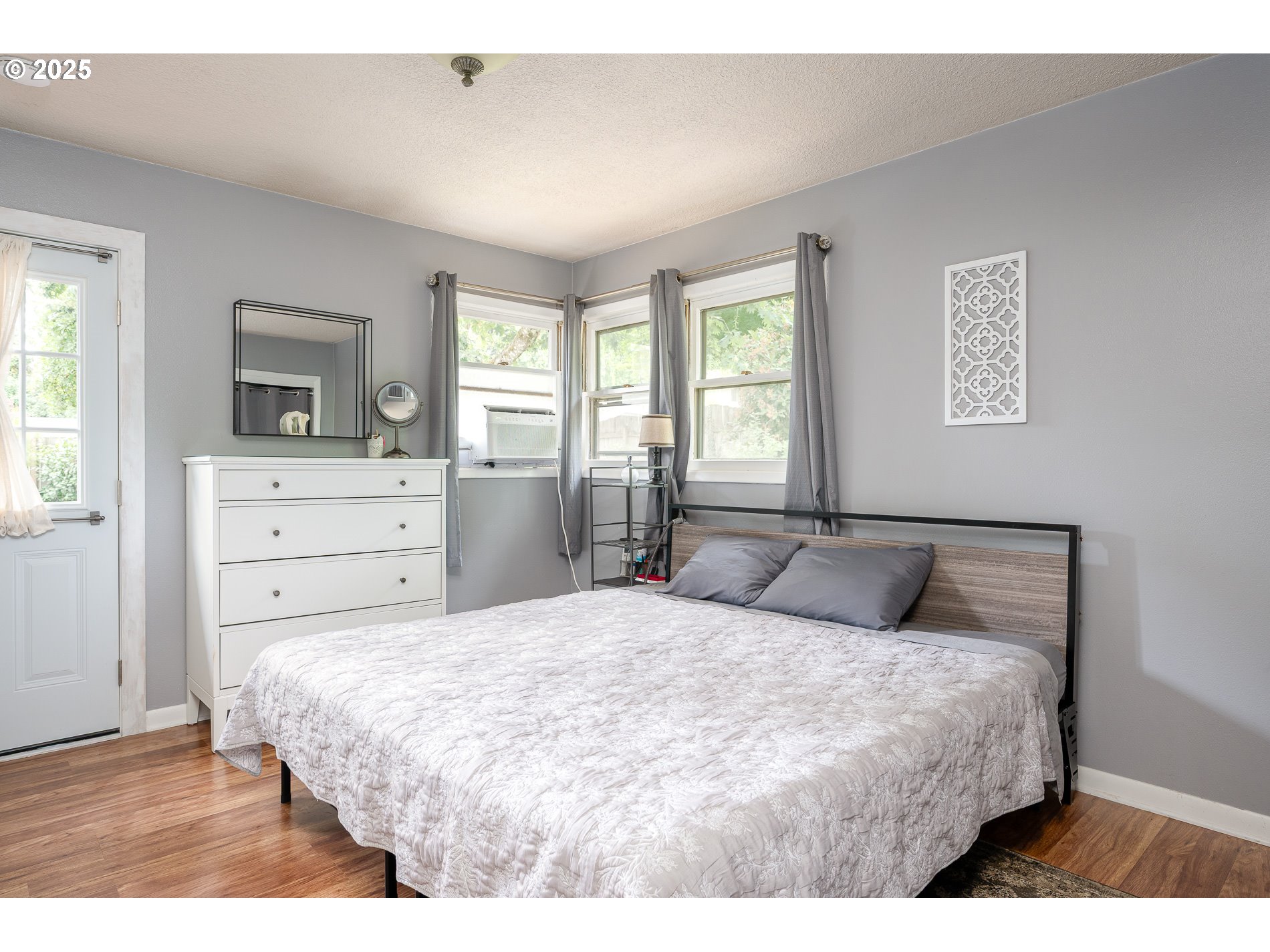 Milwaukie, Oregon, 97267, United States, 3 Bedrooms Bedrooms, ,2 BathroomsBathrooms,Residential,For Sale,1911420