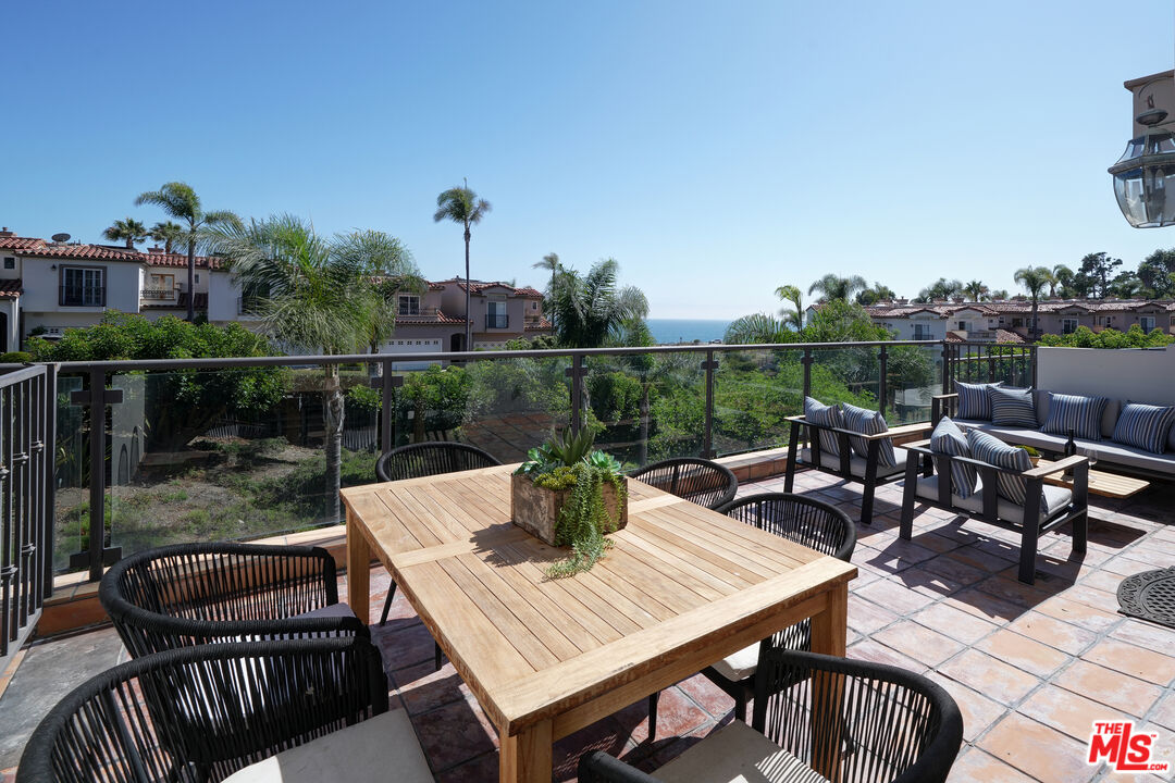 Malibu, California, 90265, United States, 2 Bedrooms Bedrooms, ,3 BathroomsBathrooms,Residential,For Sale,1902662