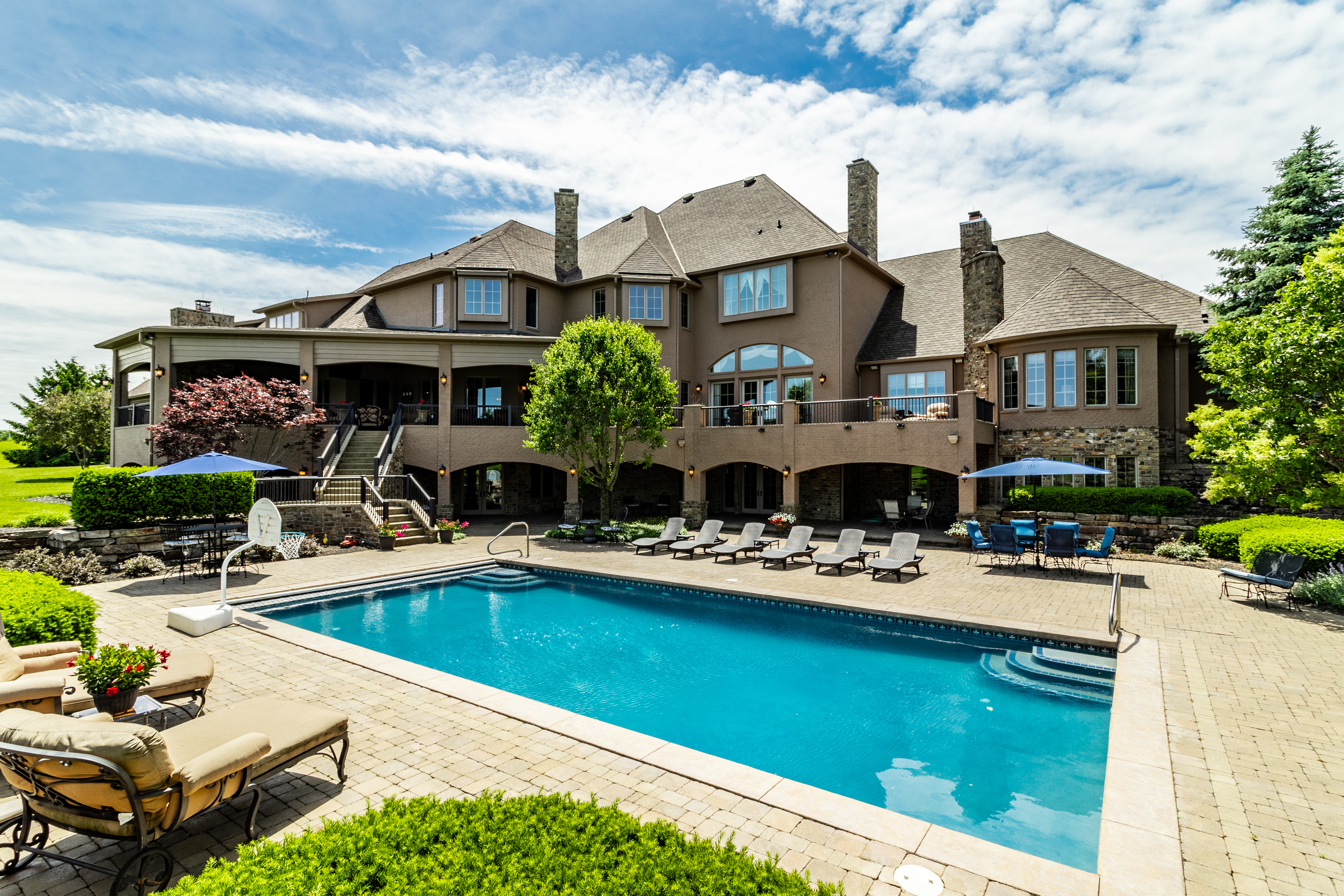  European-Inspired Waterfront Estate with Endless Features - 物件實景