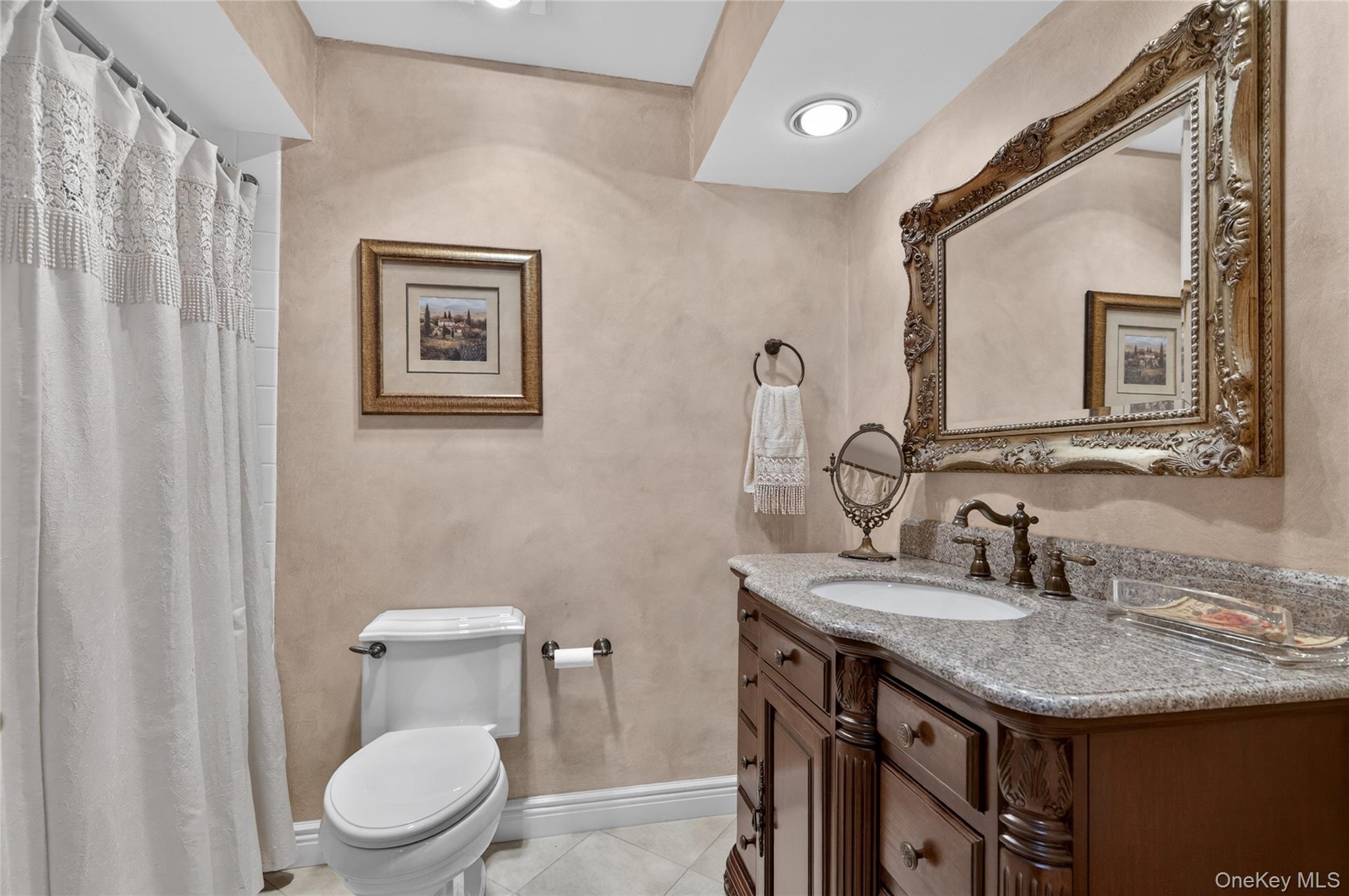  24 Thorngrove Lane, Dix Hills, NY, 11746 - 物件實景
