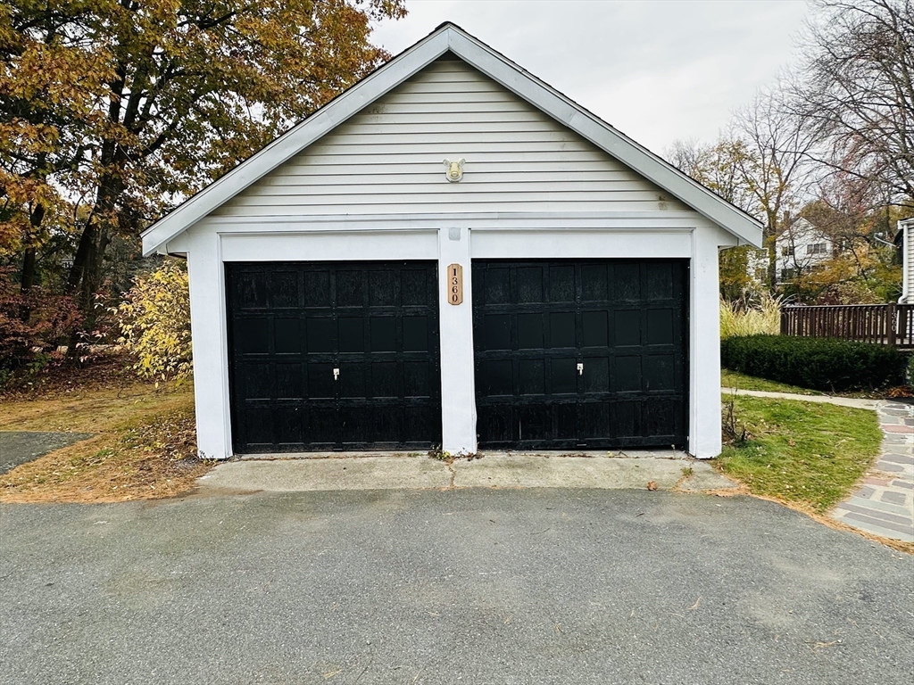 Needham, Massachusetts, 02492, United States, 3 Bedrooms Bedrooms, ,2 BathroomsBathrooms,Residential,For Sale,1988292