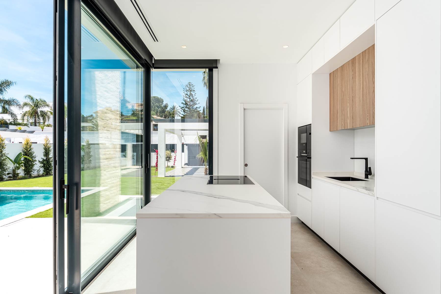  Contemporary Villa with Pool & Solarium in Estepona East - 物件實景