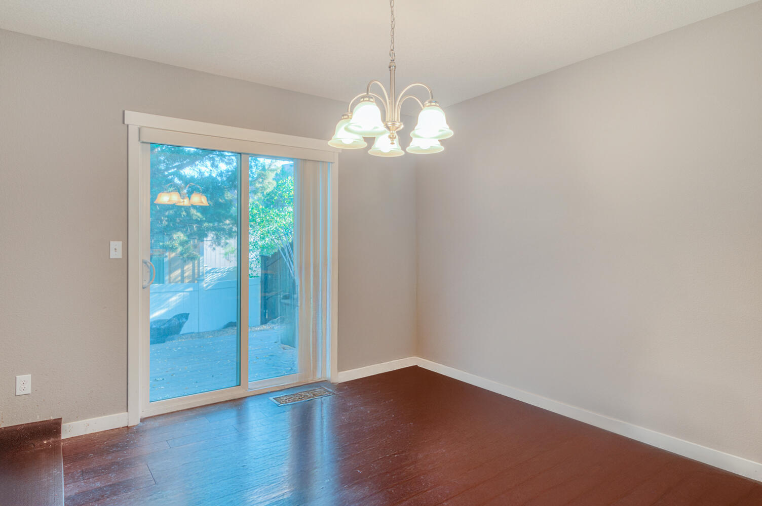 Bend, Oregon, 97701, United States, 3 Bedrooms Bedrooms, ,3 BathroomsBathrooms,Residential,For Sale,1999199