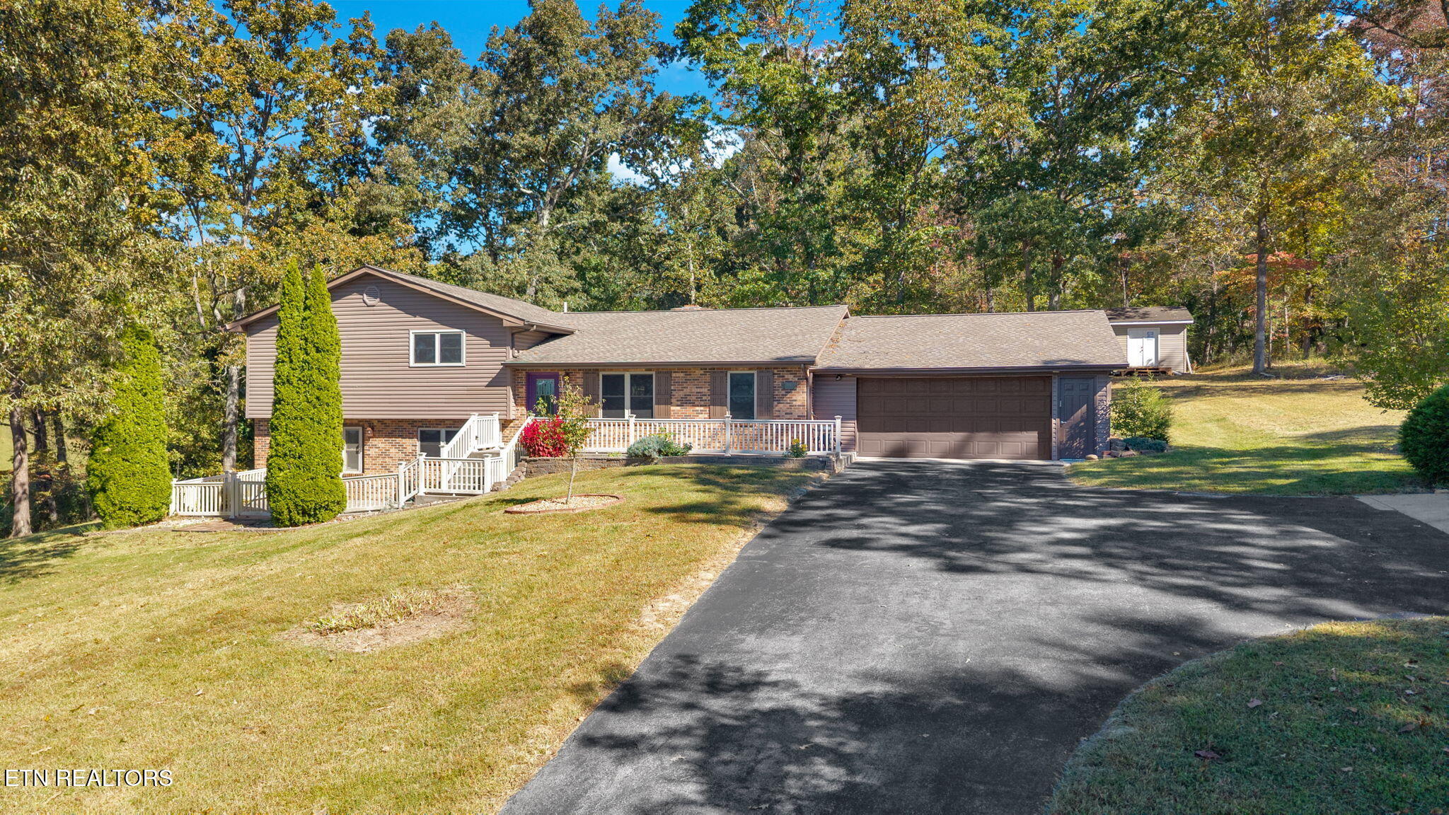 Kingston, Tennessee, 37763, United States, 3 Bedrooms Bedrooms, ,4 BathroomsBathrooms,Residential,For Sale,1964876